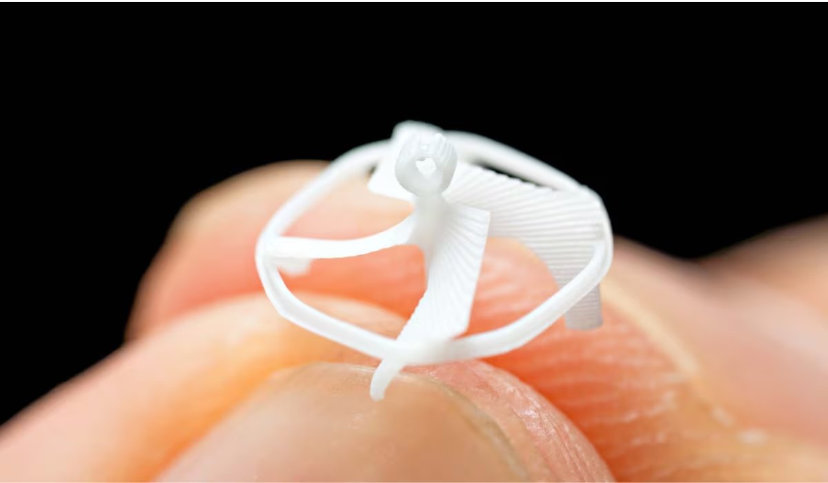 Ingenieros de Berkeley crearon robots voladores del tamaño de un abejorro, de menos de un centímetro y 21 miligramos. (Adam Lau/Berkeley Engineering)