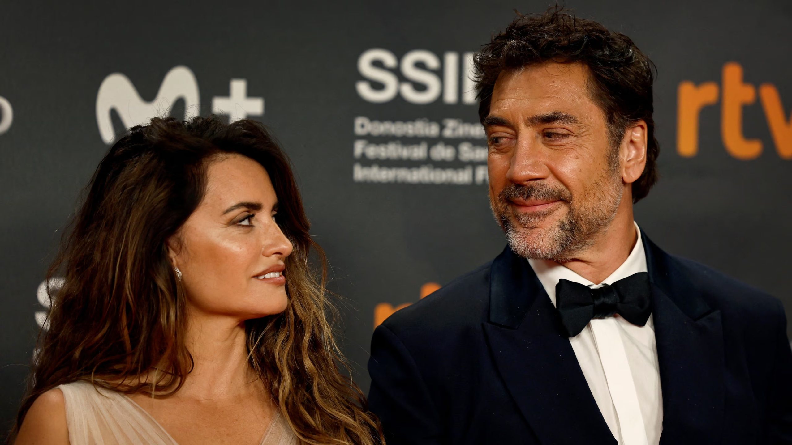 A pesar del éxito internacional y los premios como el Oscar y el Goya, Javier Bardem prioriza el valor de la familia y los amigos sobre los logros materiales (REUTERS/Vincent West)