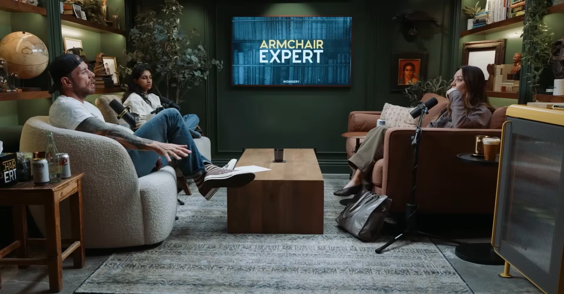 La estrella remarca que el rechazo y la competencia siguen presentes en la industria del entretenimiento, incluso tras alcanzar el éxito con The Big Bang Theory (Captura de video: YouTube/Armchair Expert with Dax Shepard)