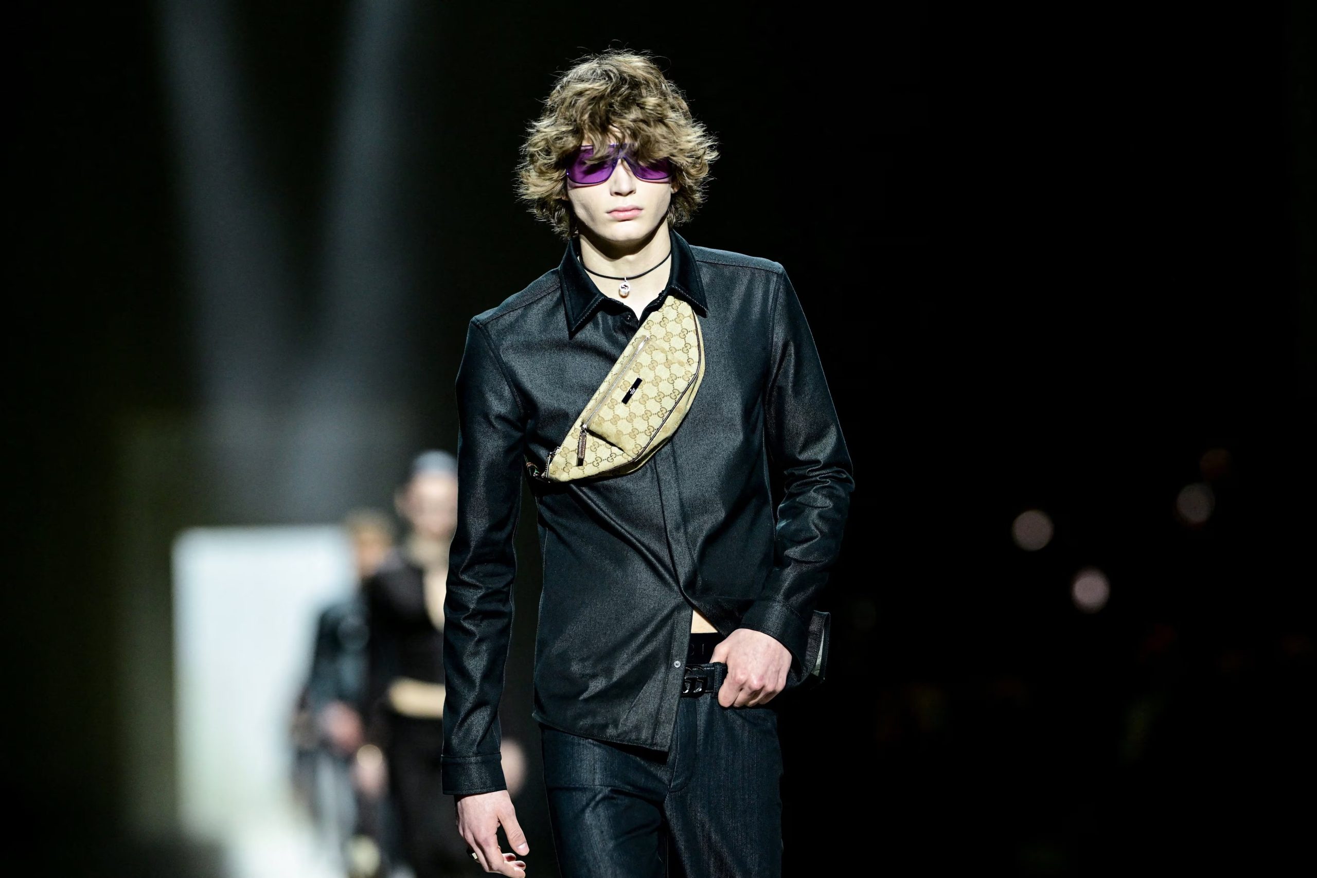 El segmento nocturno de la colección resaltó el maximalismo y las texturas brillantes REUTERS/Daniele Mascolo