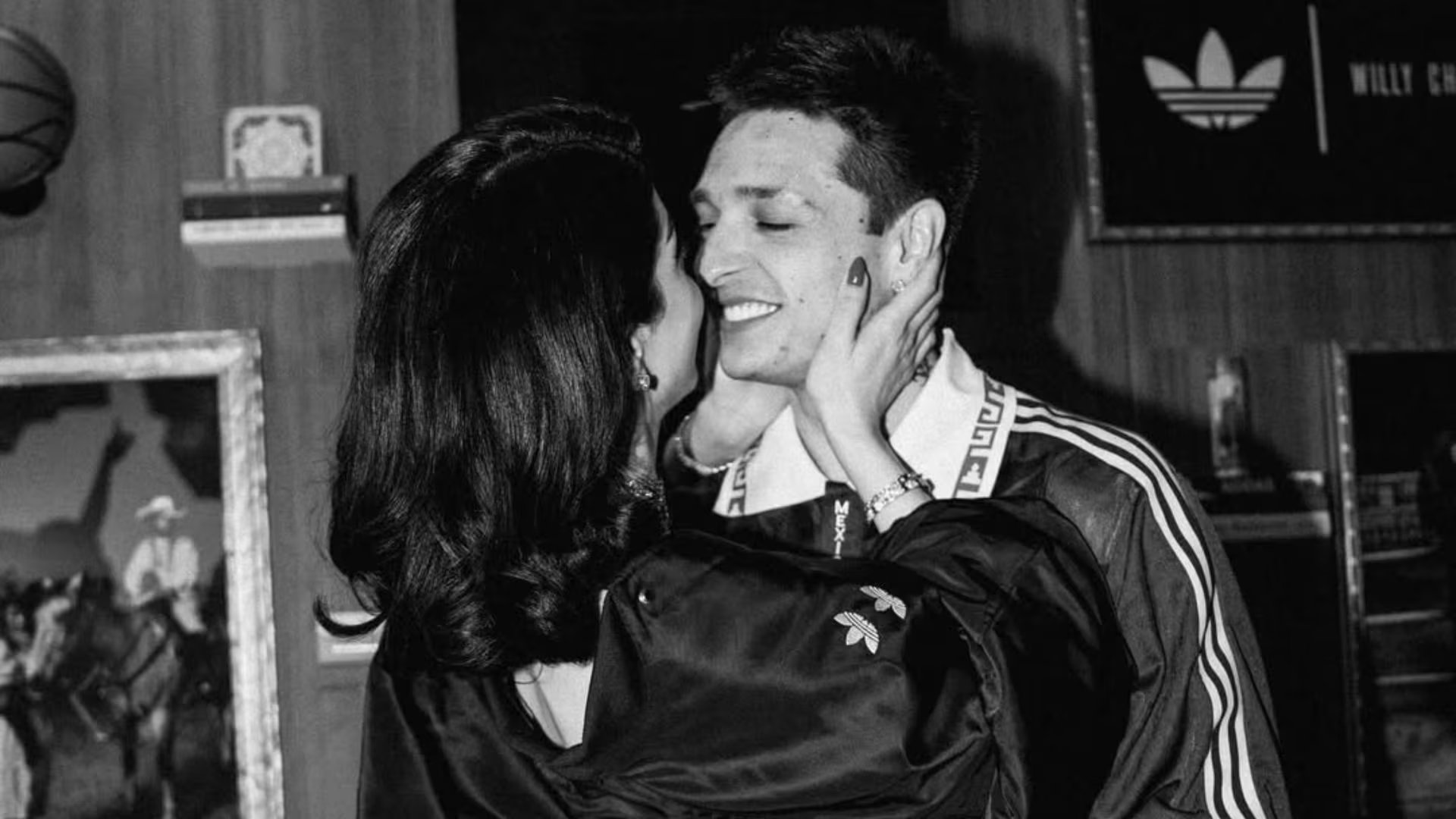 La pareja formada por Kenia Os y Peso Pluma recibe comentarios positivos tras su escapada, en medio de rumores y controversias.
(Instagram/ @pesopluma)