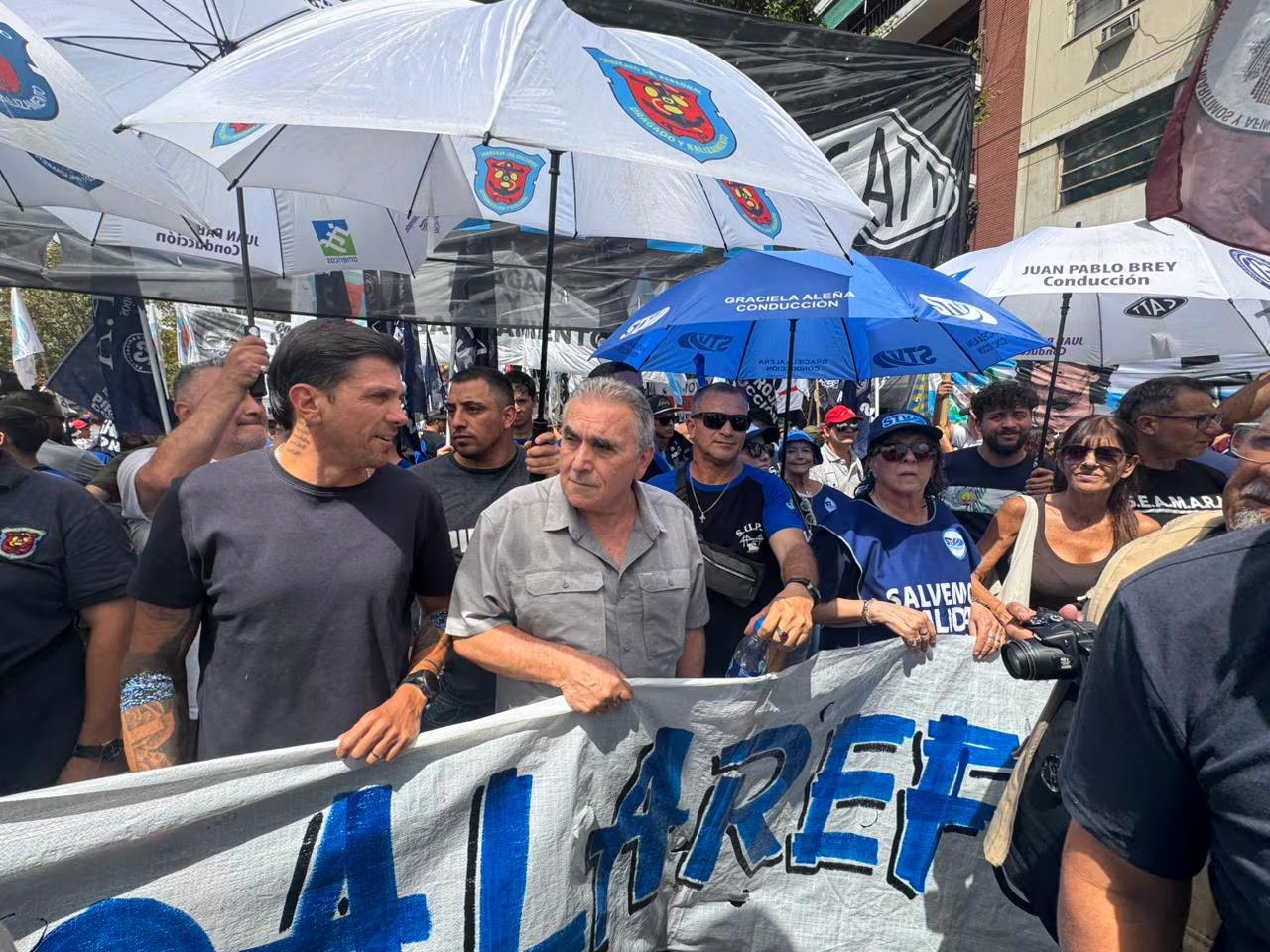 Juan Carlos Schmid y Juan Pablo Brey, de la CATT, en la movilización de la CGT
