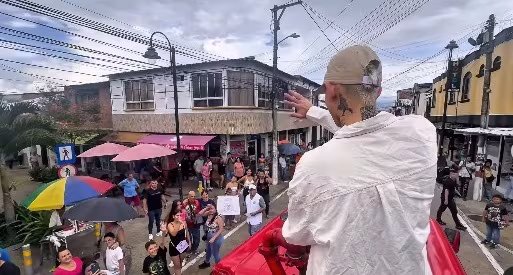La Liendra tuvo caravana de honor en su pueblo - crédito @la_liendraa/IG