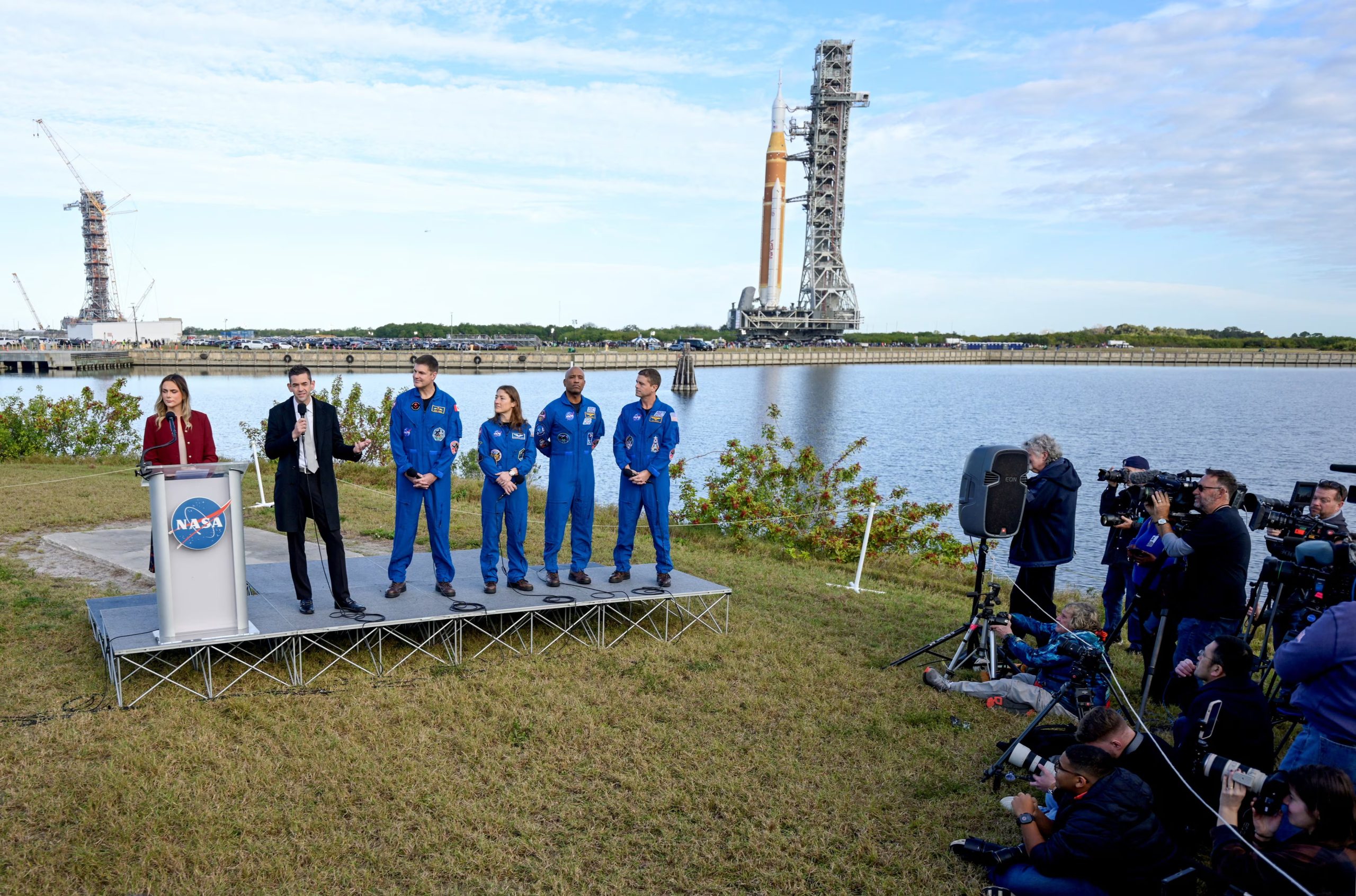 Ingenieros solucionaron una fuga de hidrógeno reemplazando sellos en el mástil de servicio de cola, mejorando la seguridad respecto a misiones previas
 (REUTERS/Steve Nesius)