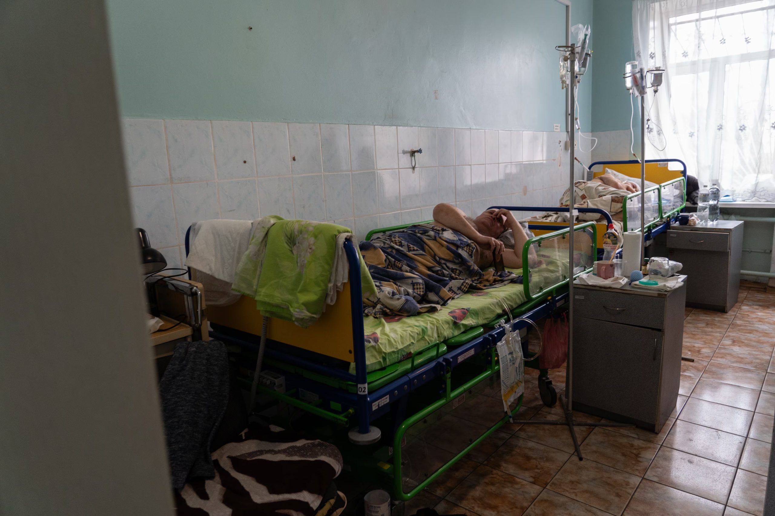 Residentes heridos de Sumy, alcanzados por el ataque con misiles rusos el 13 de abril
 (Anna Tsyhyma/The Reckoning Project)