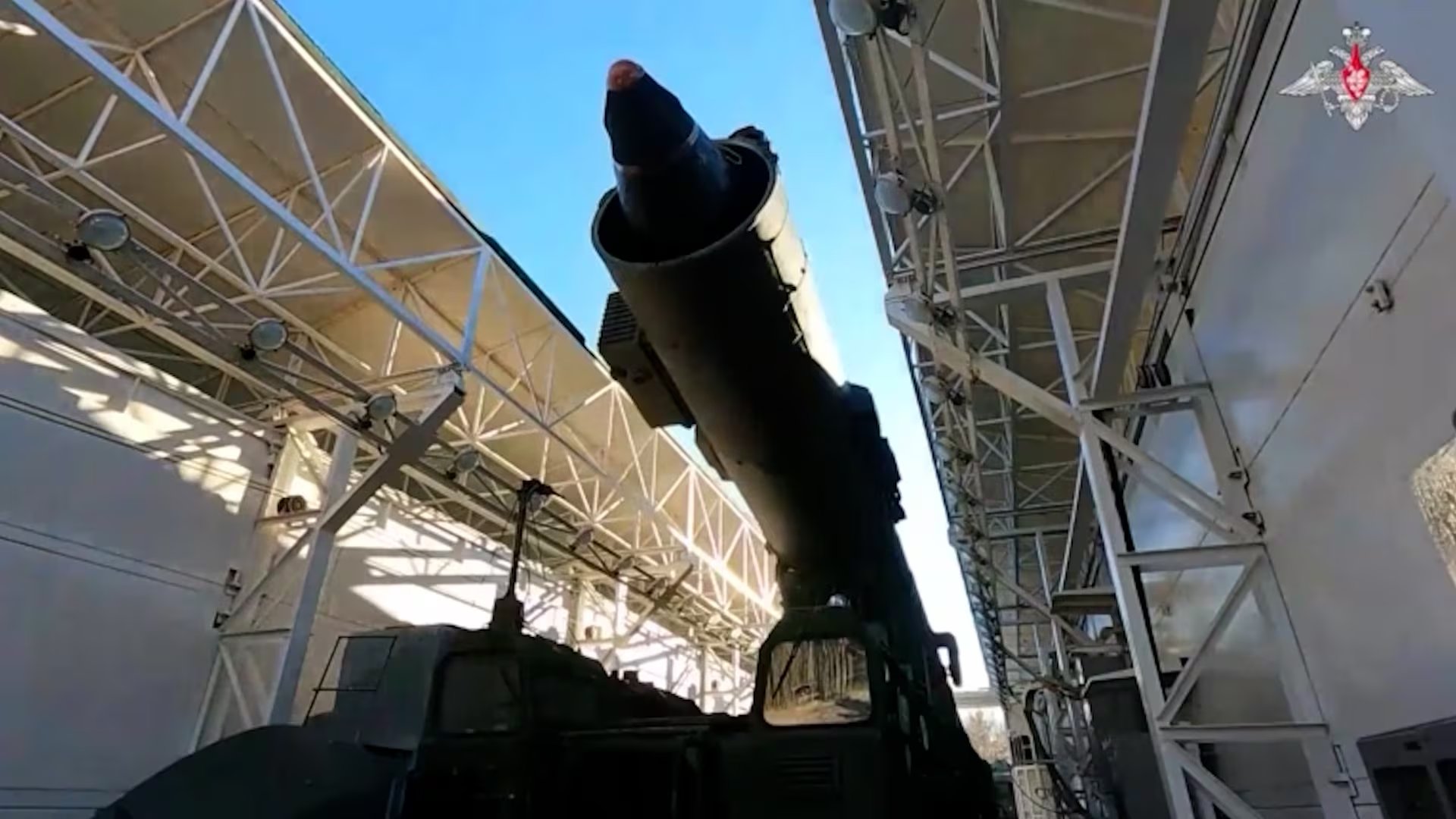 El líder ruso Vladimir Putin supervisó ejercicios con armas nucleares desde el Kremlin, el 22 de octubre de 2025