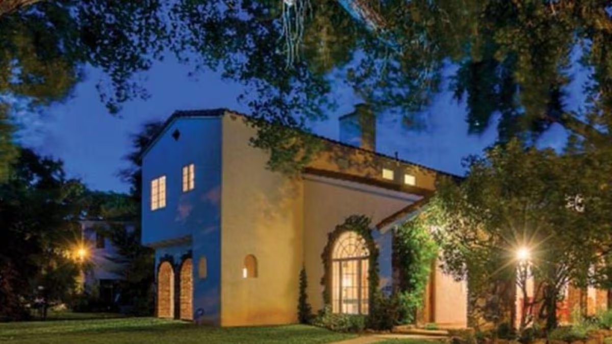 La agentede bienes raíces tiene experiencia previa en vender casas de 