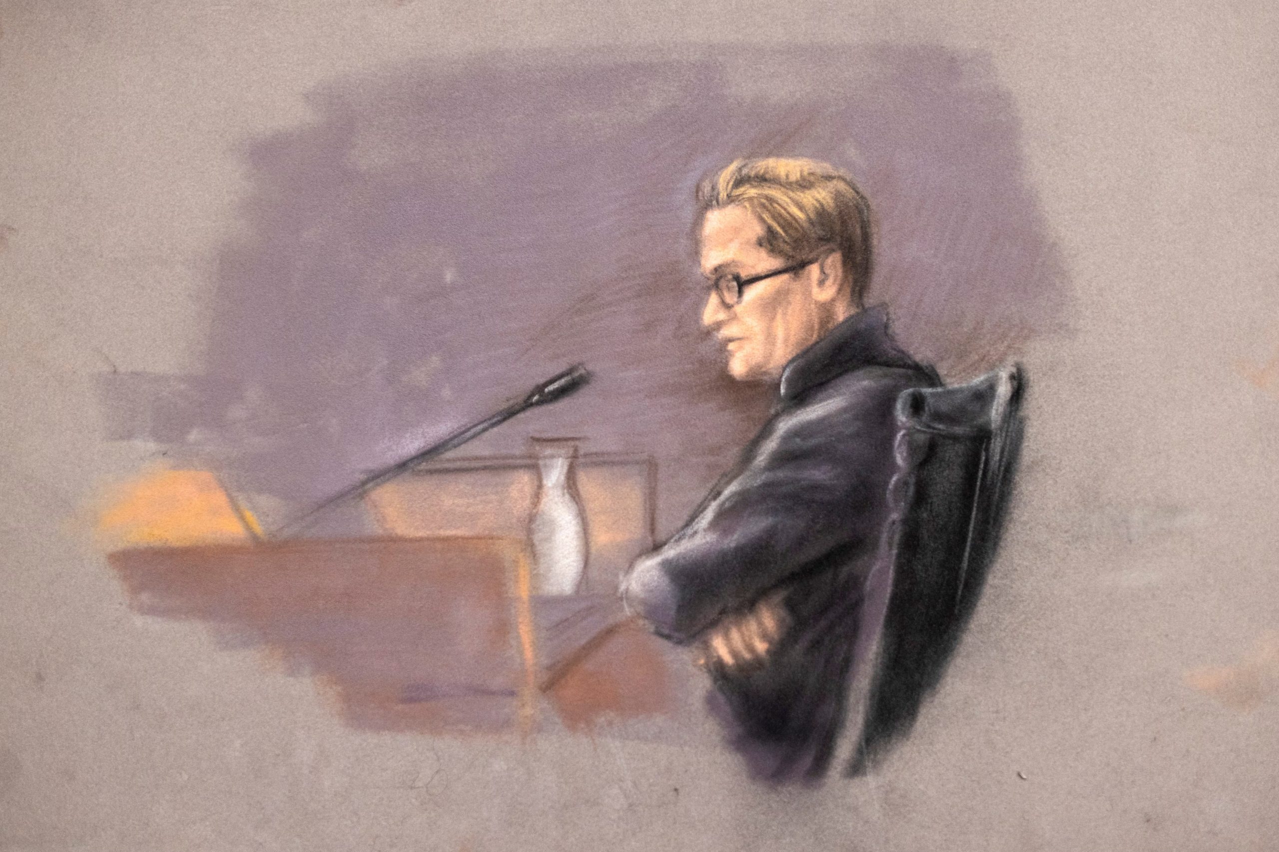 Un boceto judicial muestra a Marius Borg Hoiby durante el segundo día del juicio en su contra, que se lleva a cabo en el Tribunal de Distrito de Oslo, en Oslo, Noruega, el 4 de febrero de 2026. (NTB/Ane Hem vía REUTERS).