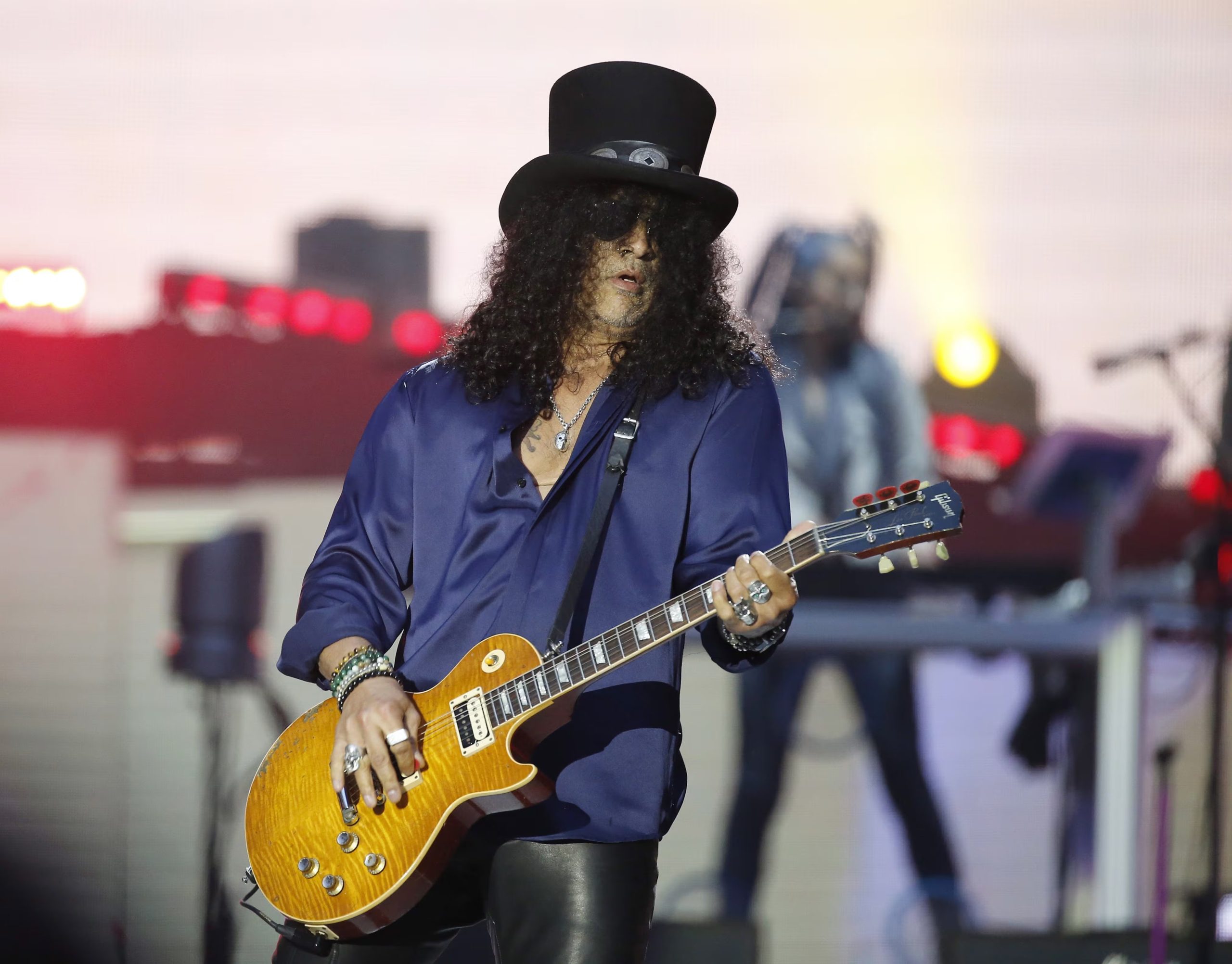 La negativa de Slash a devolver la Les Paul 1959 generó una tensa disputa que amenazó la amistad entre ambos guitarristas 
(EFE/LUIS TEJIDO)
