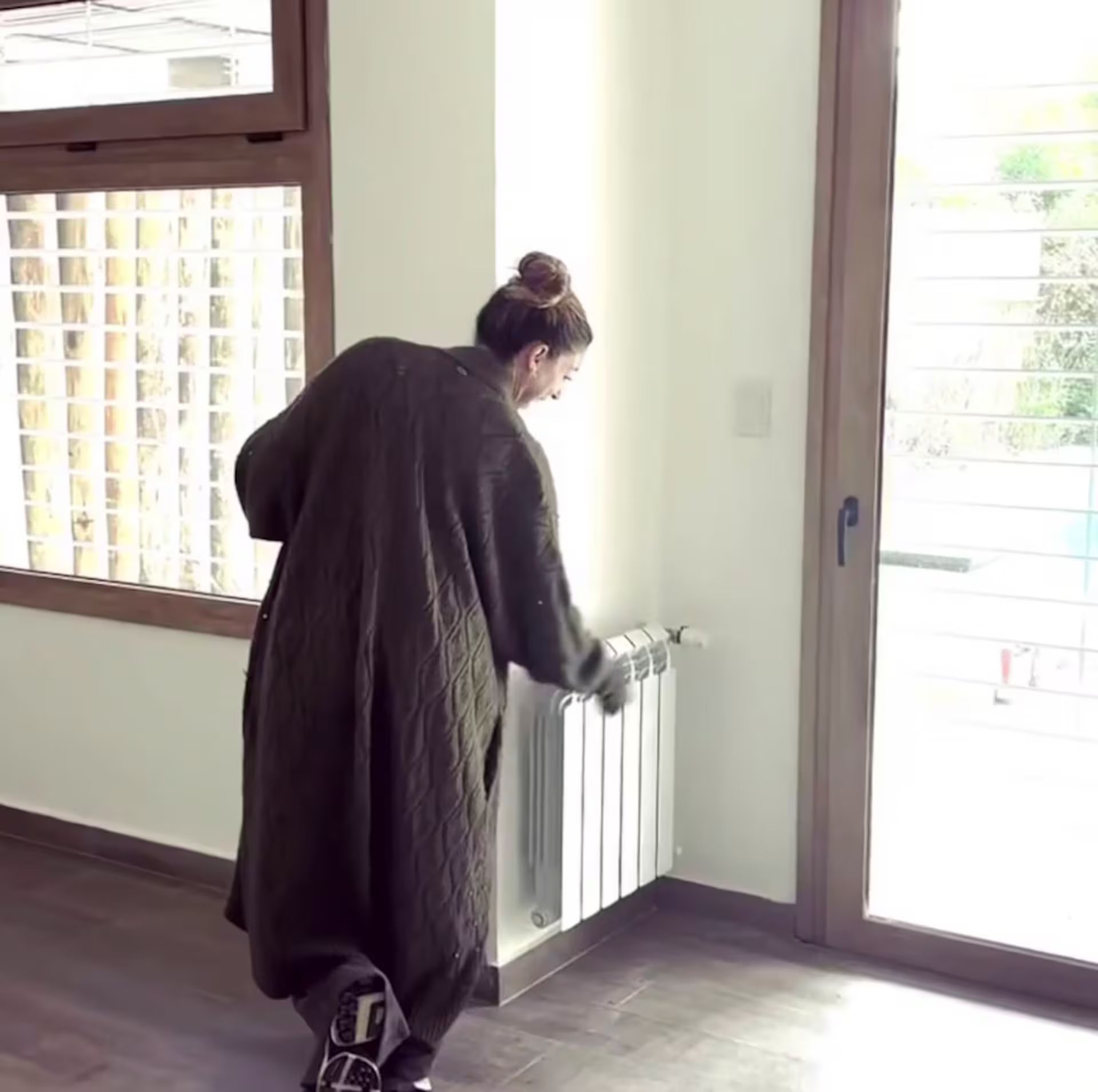 La pareja transformó por completo su hogar, combinando diseño contemporáneo, mucha luz natural y detalles únicos para crear un espacio funcional donde cada rincón respira comodidad y estilo pensado para la vida en familia