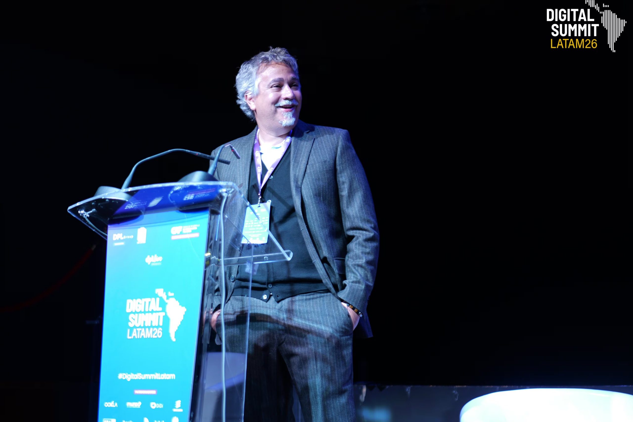 El fundador de CCLatam, Karim Antonio Lesina, durante la apertura de la segunda jornada del Digital Summit Latam 2026, en Madrid.