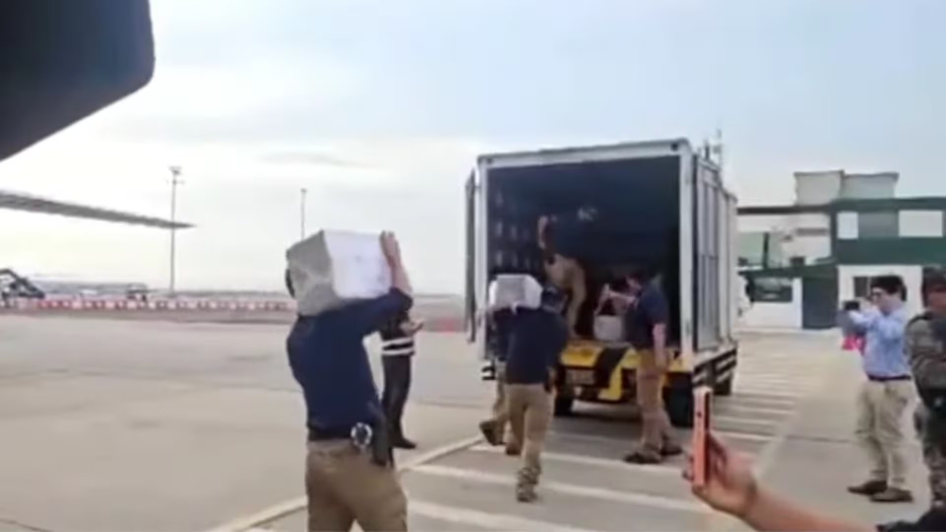 La intervención fue ejecutada por la Dirección Antidrogas de la Policía Nacional y la Marina de Guerra del Perú, tras labores de inteligencia marítima.