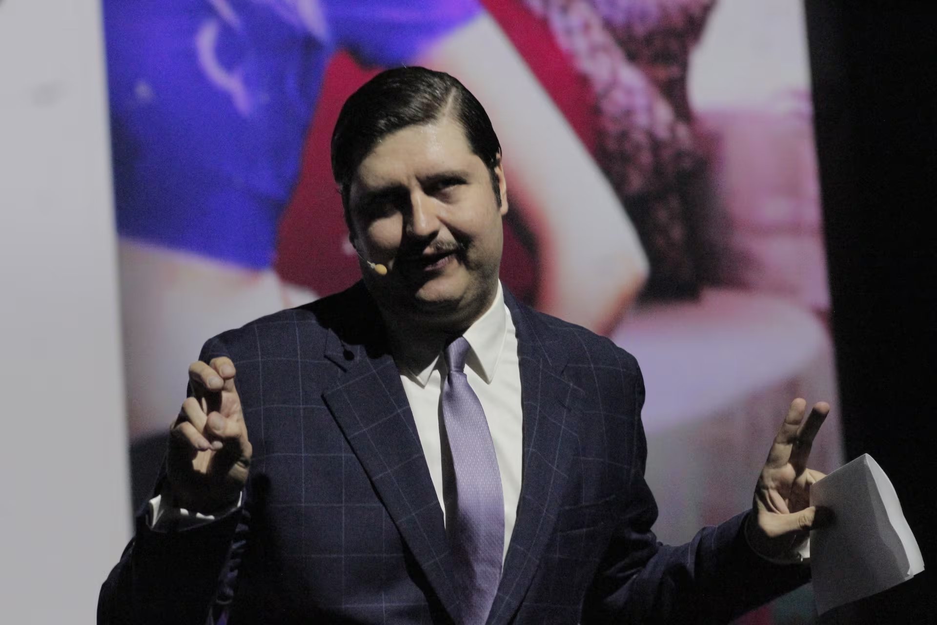 Fernando Bonilla en el panel de Prime Video en la CCXPMX25. | Foto: Mariana Campos, Infobae México.