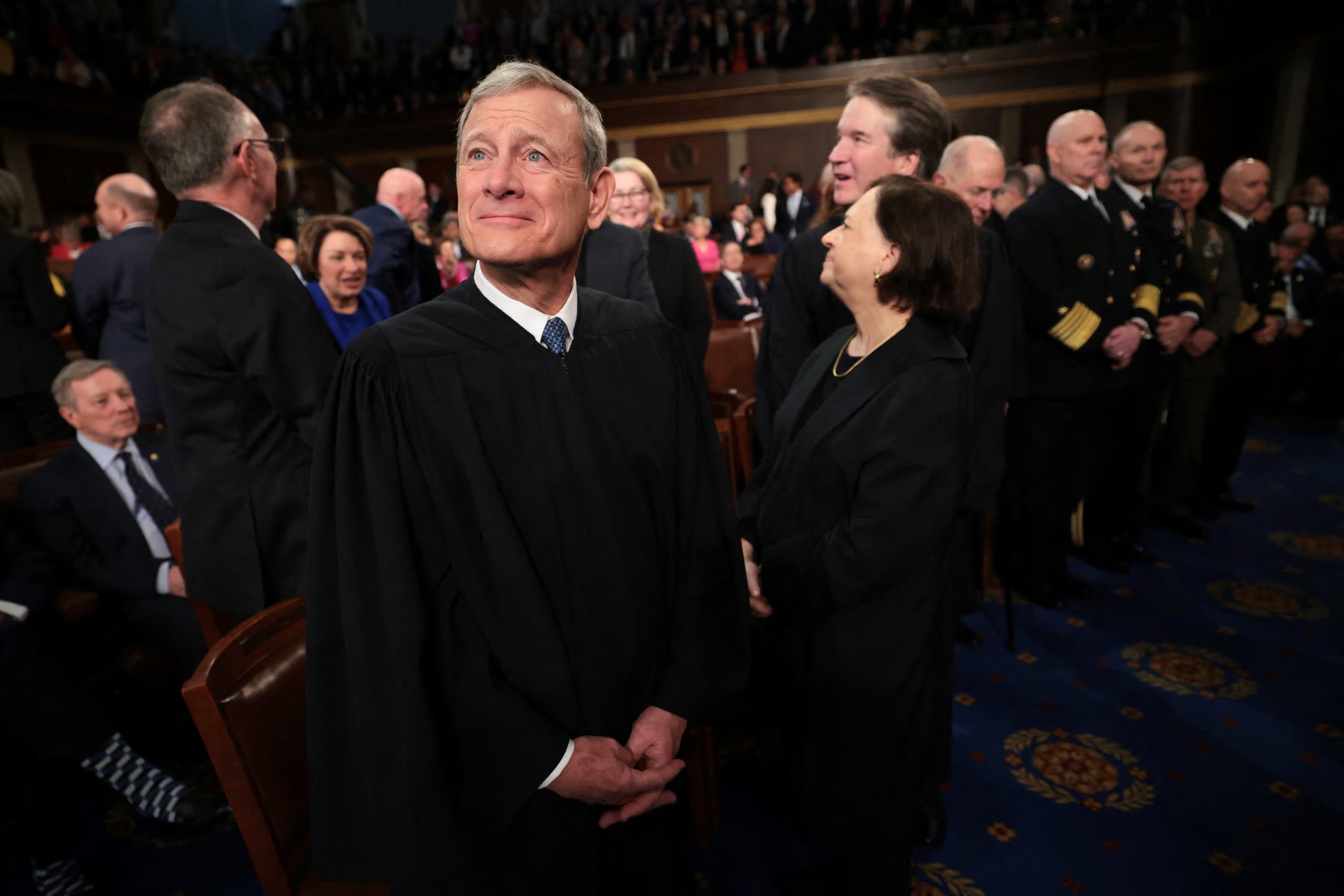 El presidente de la Corte Suprema, John Roberts, asiste al discurso del presidente estadounidense Donald Trump ante una sesión conjunta del Congreso en el Capitolio el 4 de marzo de 2025 en Washington, D.C. (Win McNamee/REUTERS)