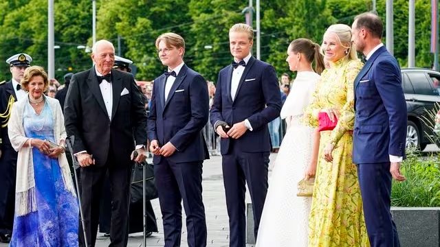 La familia real noruega en las celebraciones del 18º cumpleaños de la princesa Ingrid. (EFE)