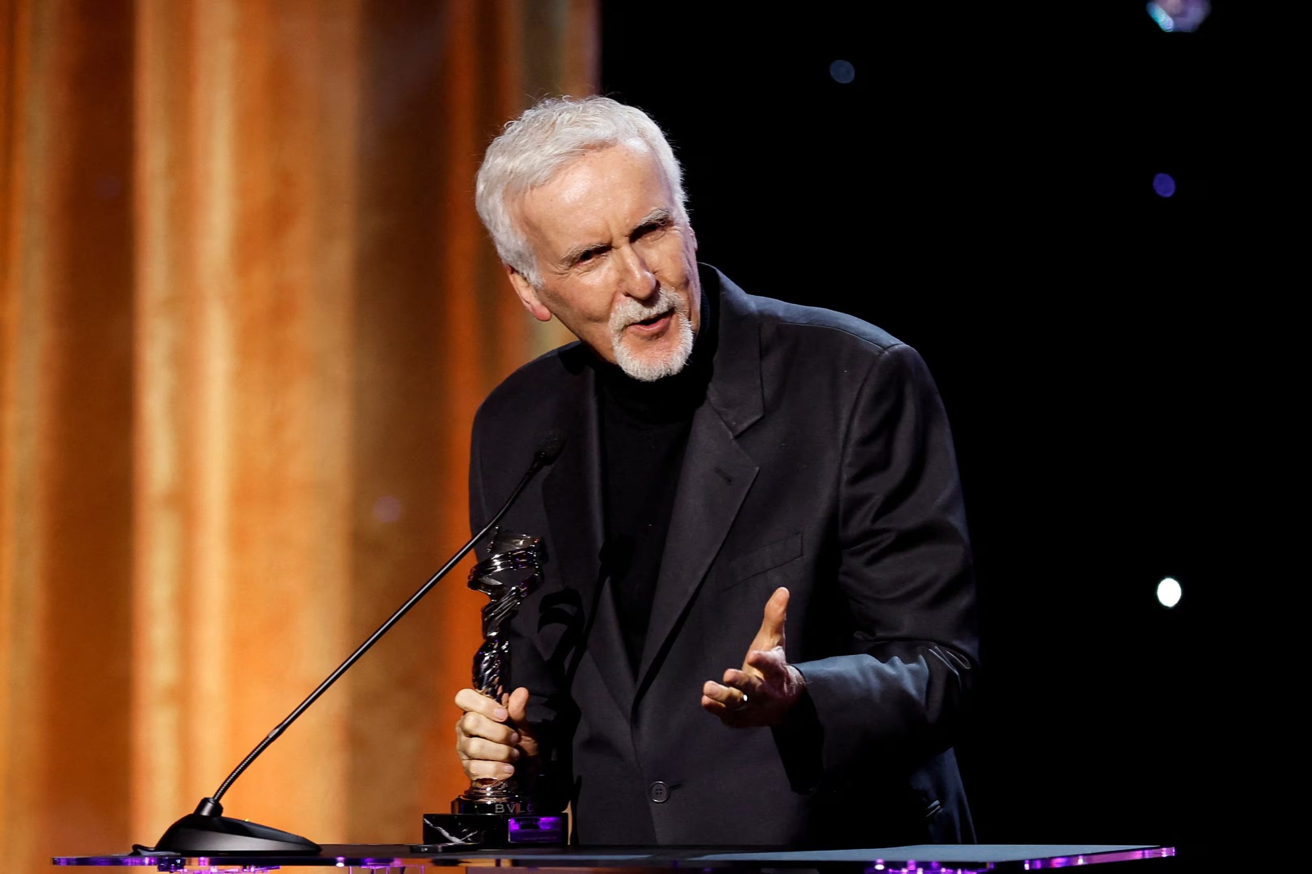 James Cameron declaró que las cintas que produce Warner Bross son vitales para sostener la industria. REUTERS/Caroline Brehman