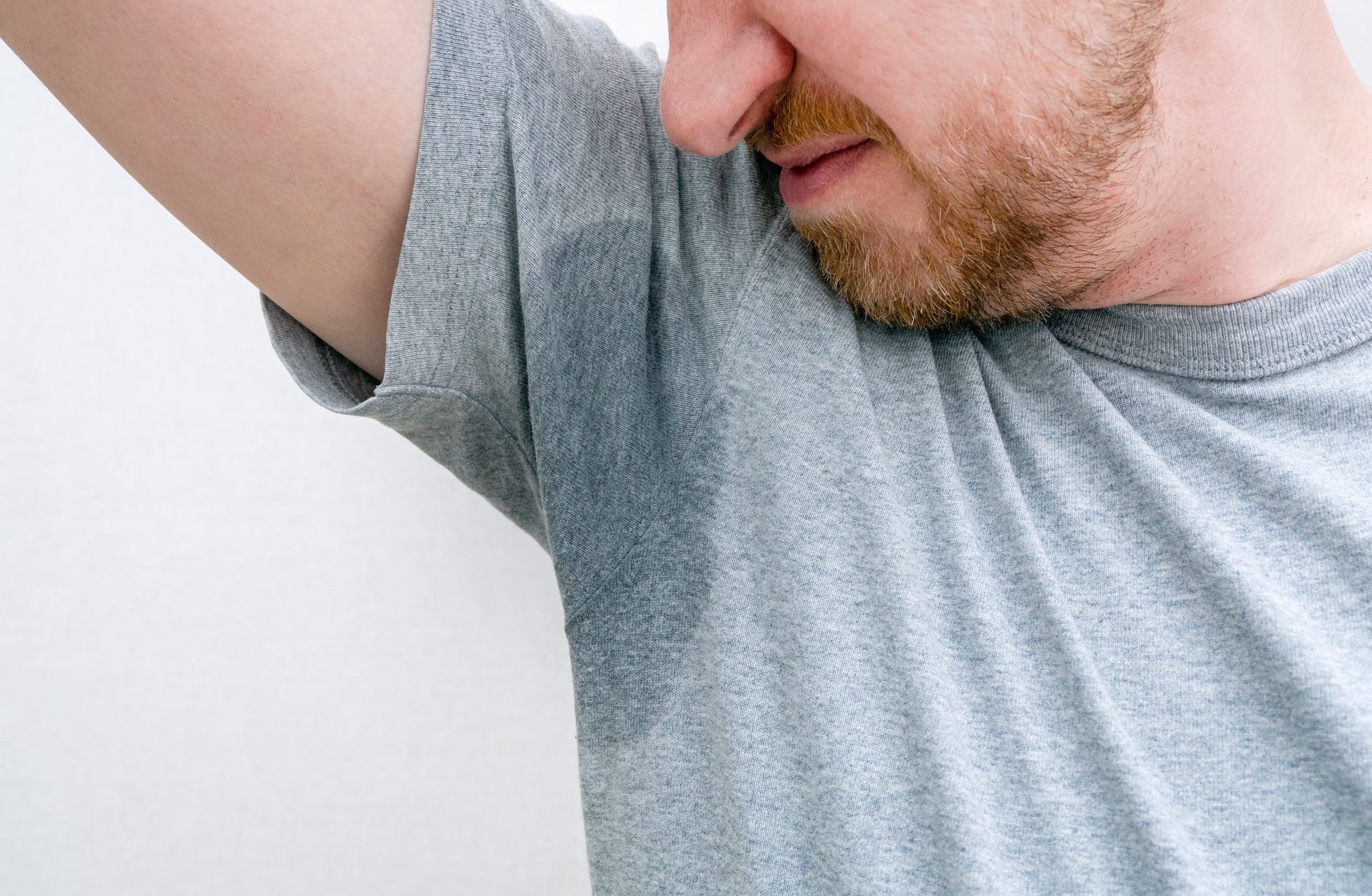 El poliéster es el tejido que peor olor da. (Freepik)