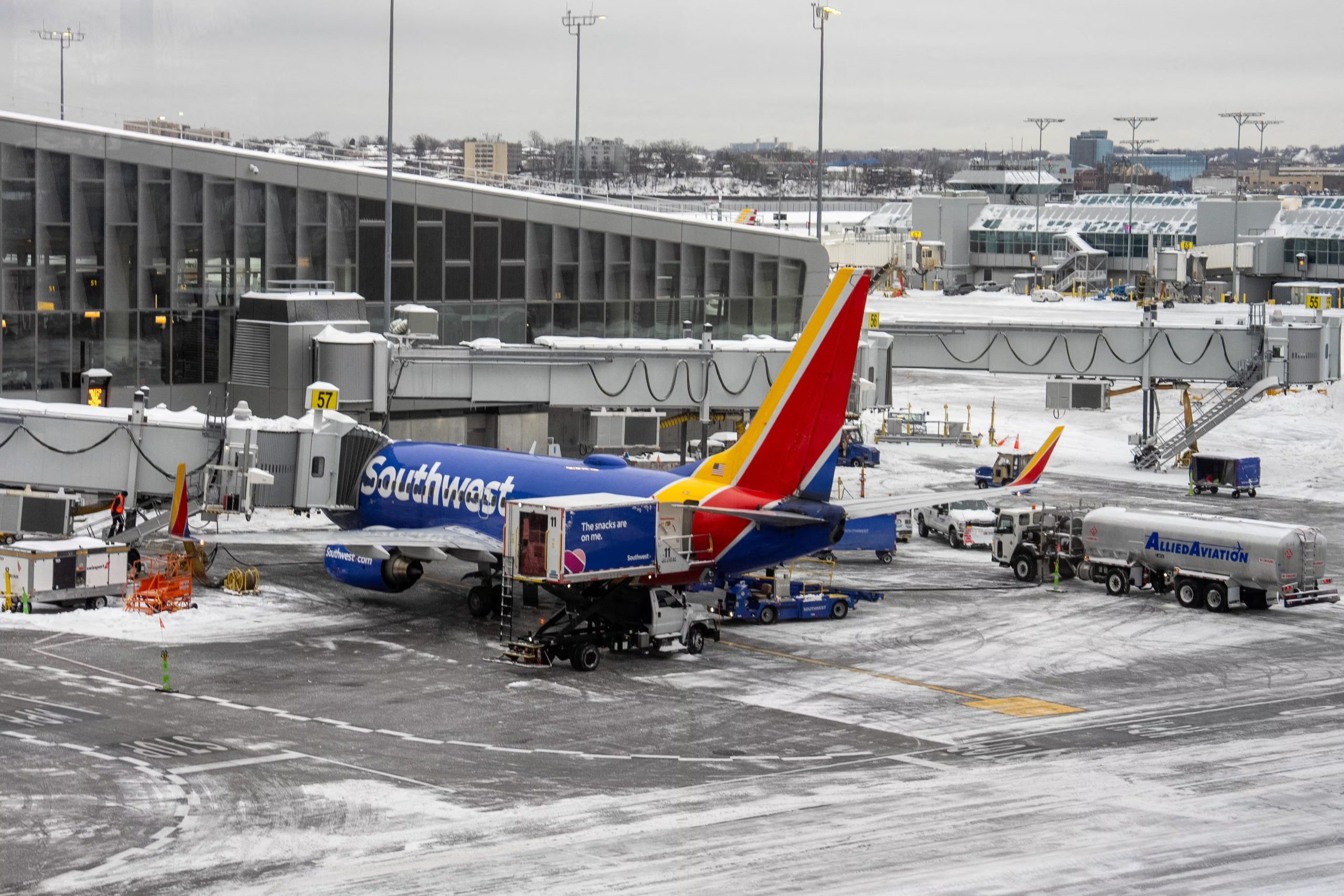 Los aeropuertos de Newark, Boston, LaGuardia y JFK en Nueva York sufrieron el 90% de las más de 10.000 cancelaciones de vuelos (REUTERS/David 'Dee' Delgado)