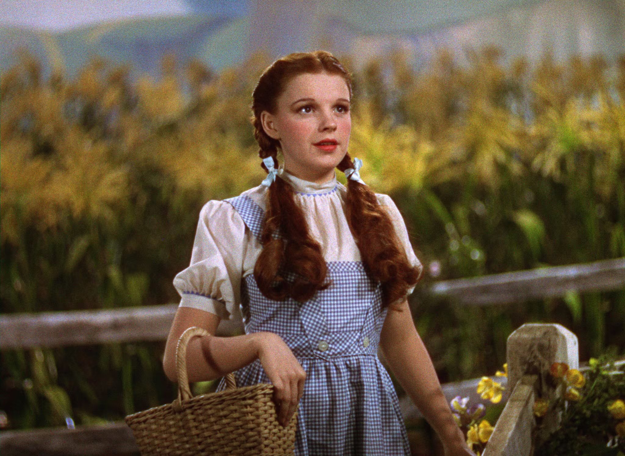 Judy Garland protagonizó la cinta original de 'El Mago de Oz' en 1939. (Captura de video)