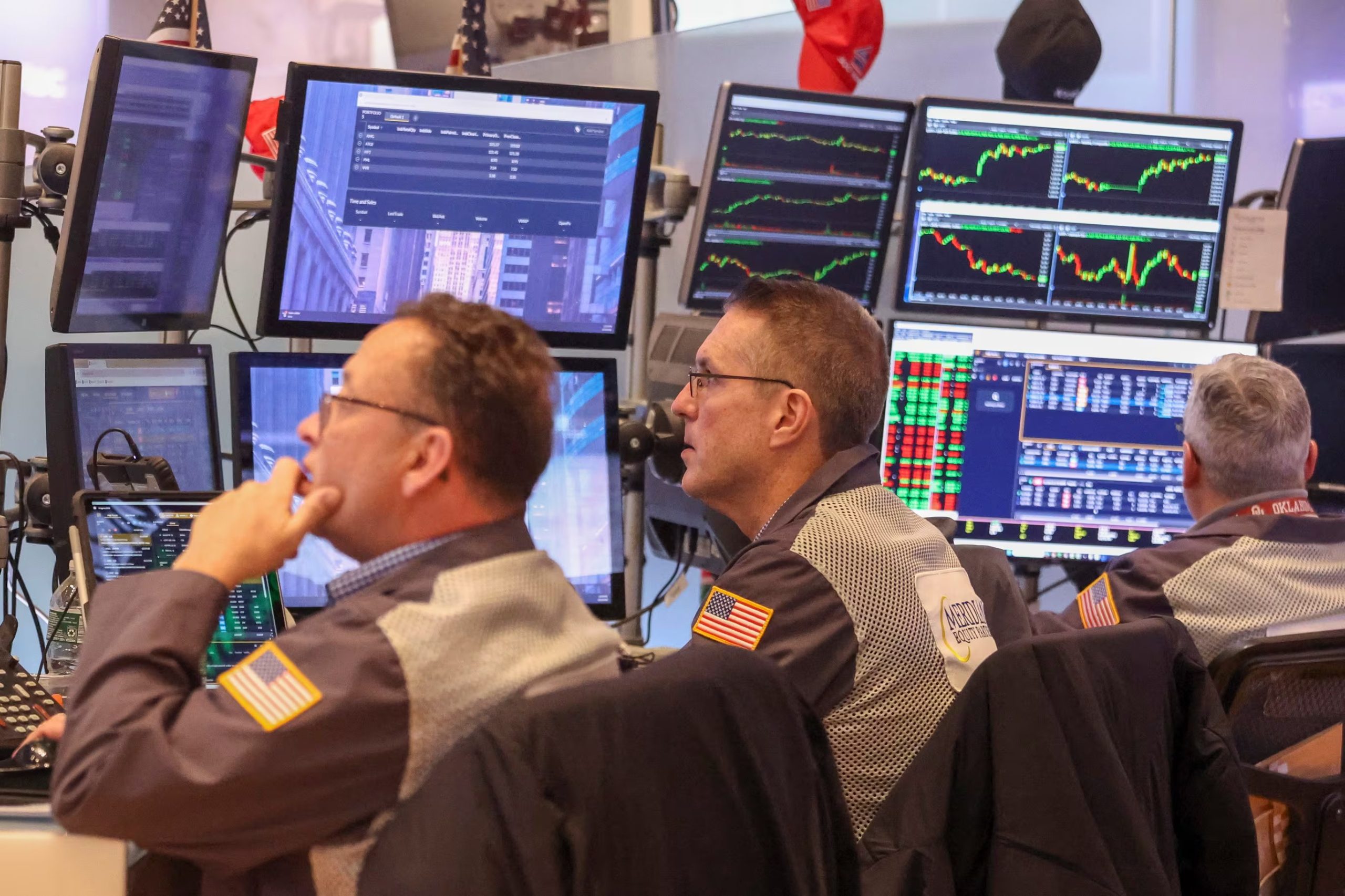 Pese al pesimismo del mercado, la mayoría de analistas descarta un colapso generalizado y recomienda evaluar empresas con ingresos estables y capacidad de adaptación a la IA (EFE/SARAH YENESEL)