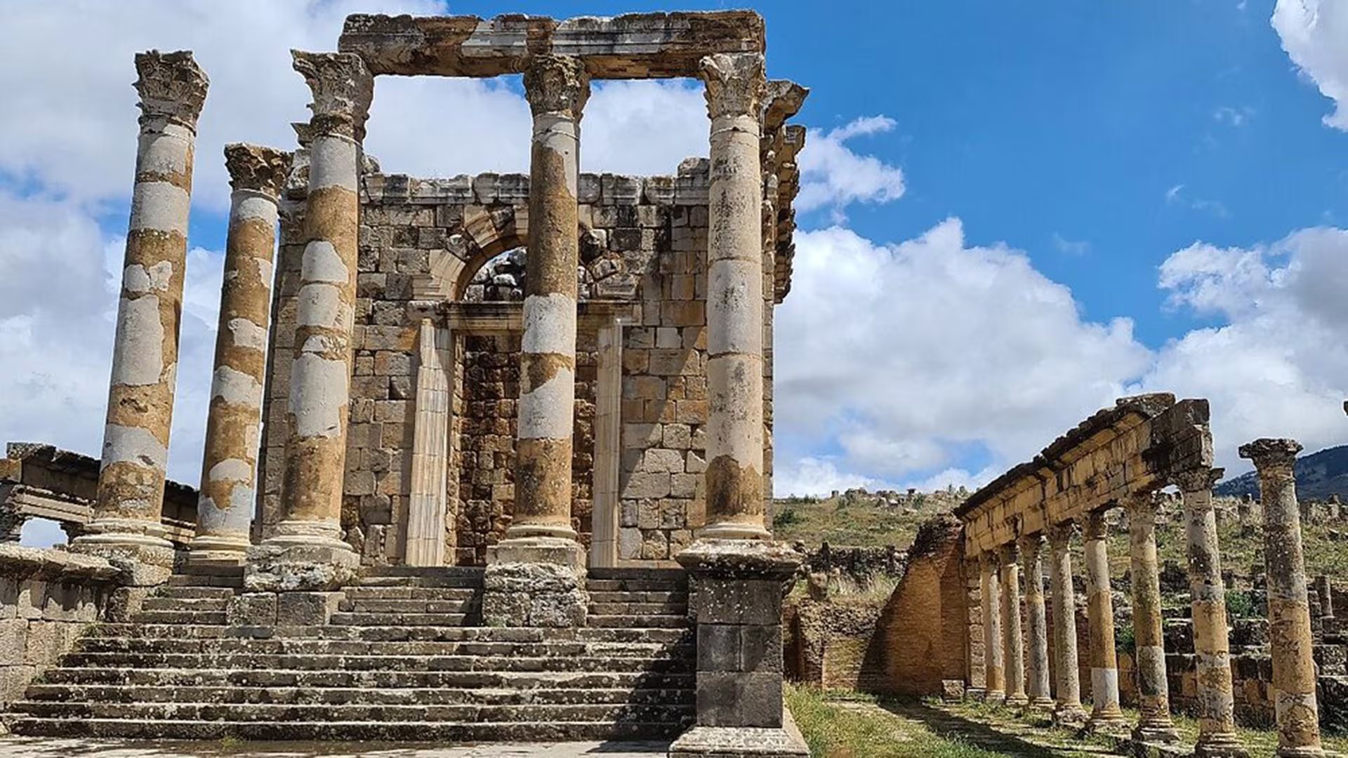 Las ruinas de Djemila, en Argelia, conservan vestigios romanos poco explorados y son patrimonio africano de relevancia internacional