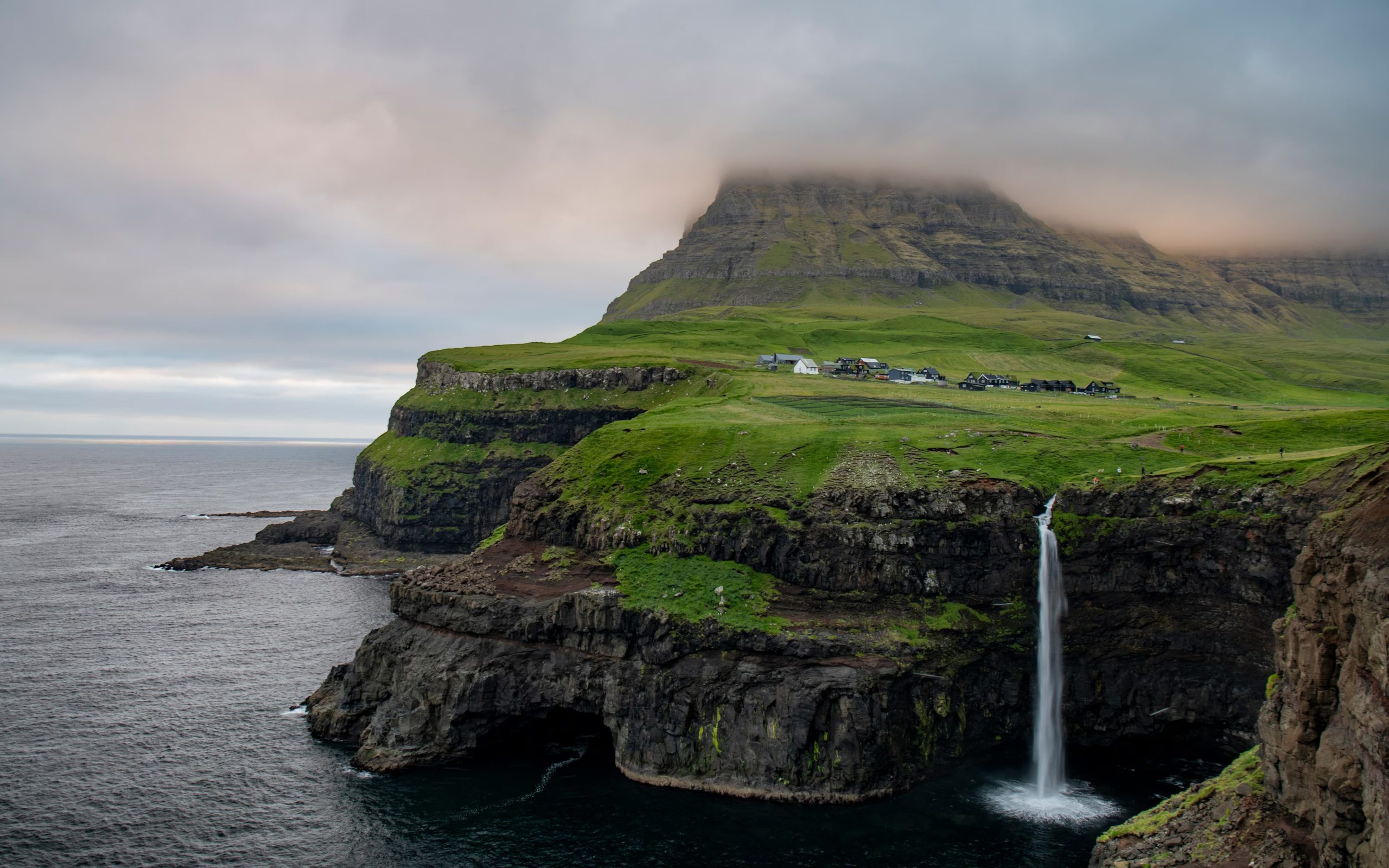 Las Islas Feroe destacan por su accesibilidad mejorada y una oferta gastronómica basada en productos regionales y mariscos (Adobe Stock)