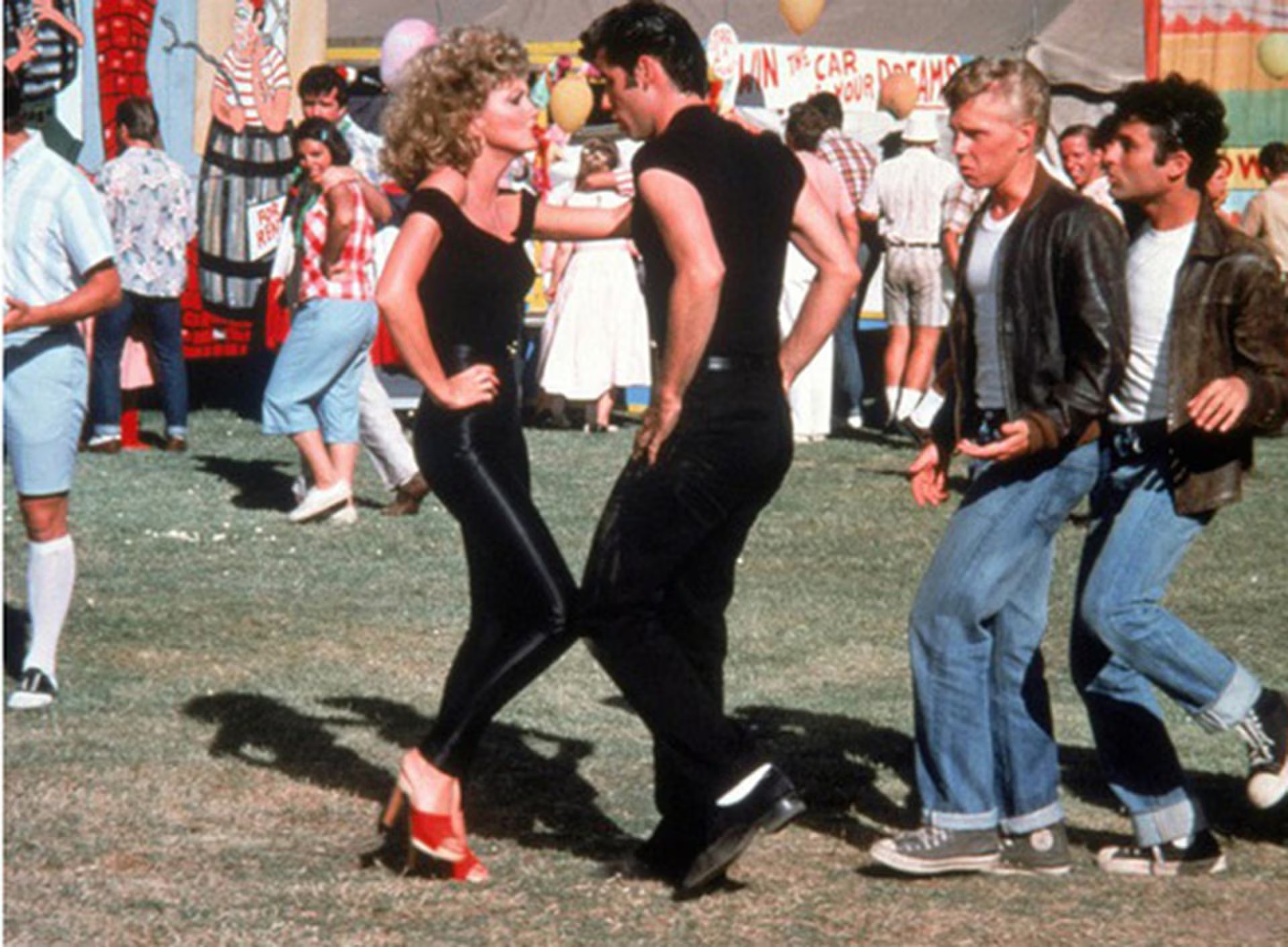 John Travolta junto a Olivia Newton John en la película Grease 