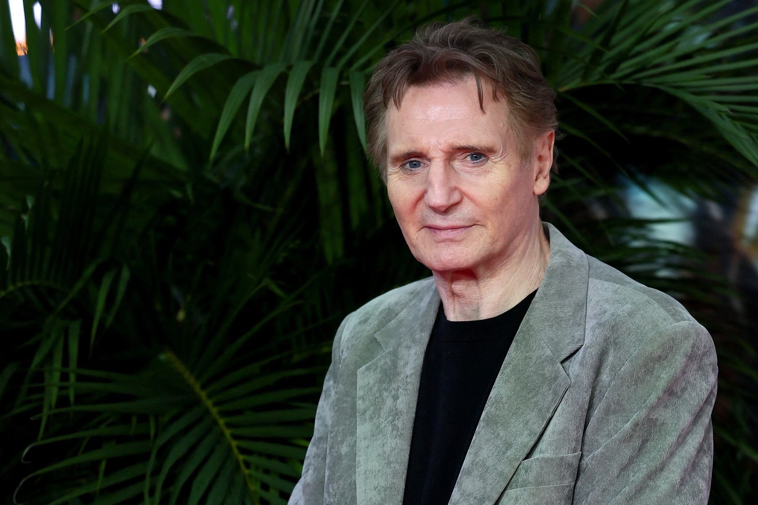 Men’s Health destaca que Neeson opta por entrenamientos cortos y flexibles, adaptando la intensidad según su energía y obligaciones profesionales (REUTERS)