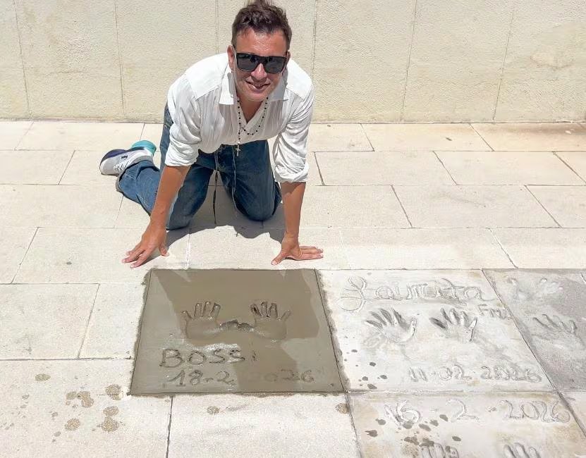 Martín Bossi culminó una gran temporada en Mar del Plata y dejó sus manos en el Paseo de las Estrellas