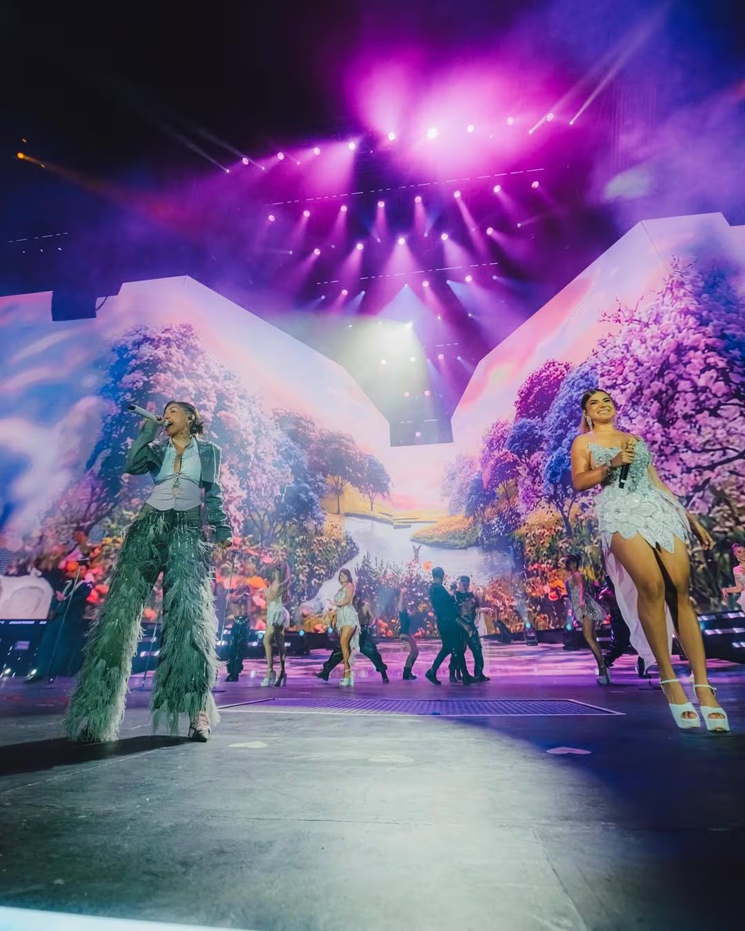 María Becerra, invitada internacional, ofrece una enérgica actuación en el concierto de aniversario de Corazón Serrano con una vibrante producción (Instagram) (Instagram / TikTok)