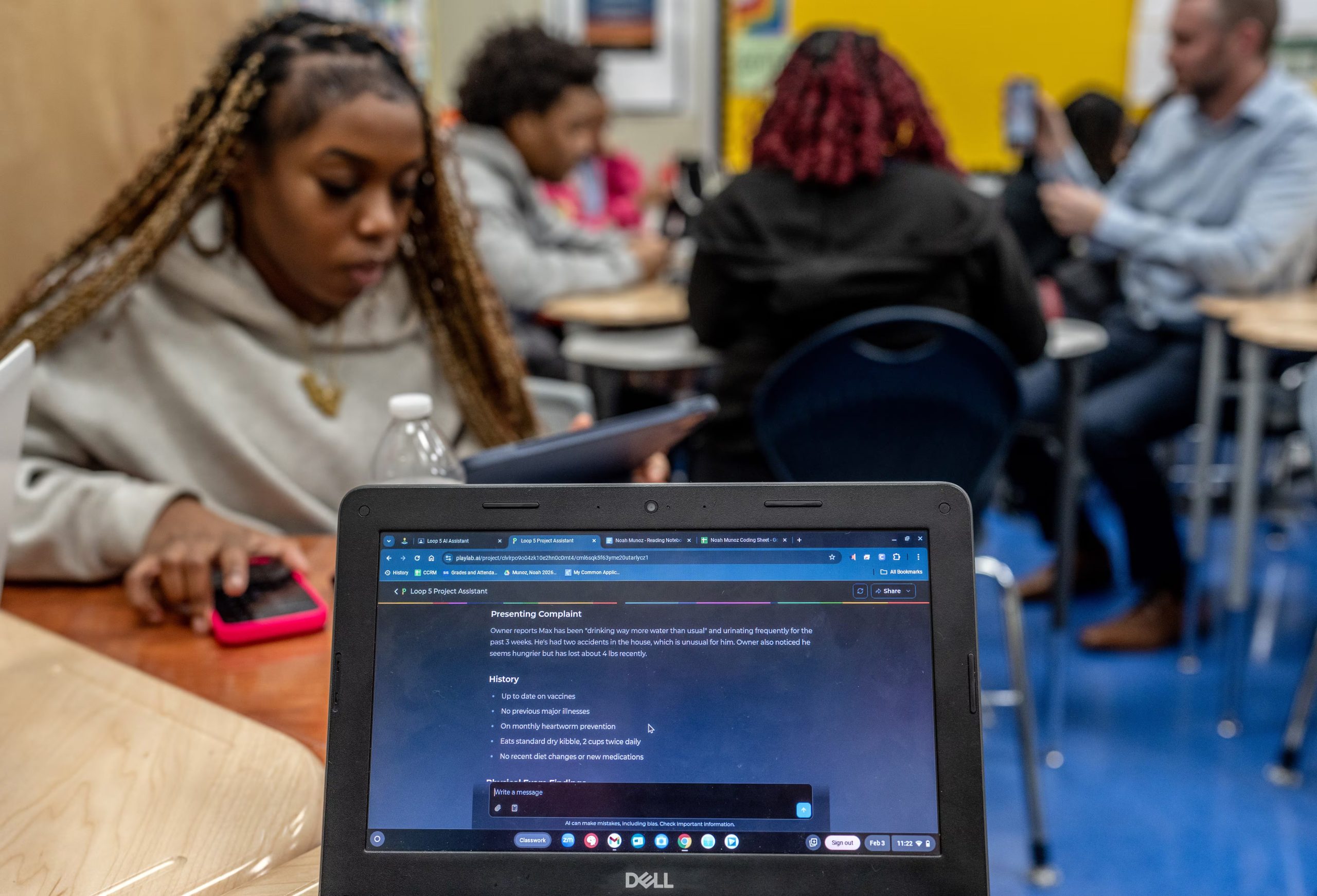 El uso de ChatGPT entre adolescentes estadounidenses se duplicó en un año, pasando del 13% en 2023 al 26% en 2024, demóstró el nuevo estudio (Juan Arredondo/The New York Times)