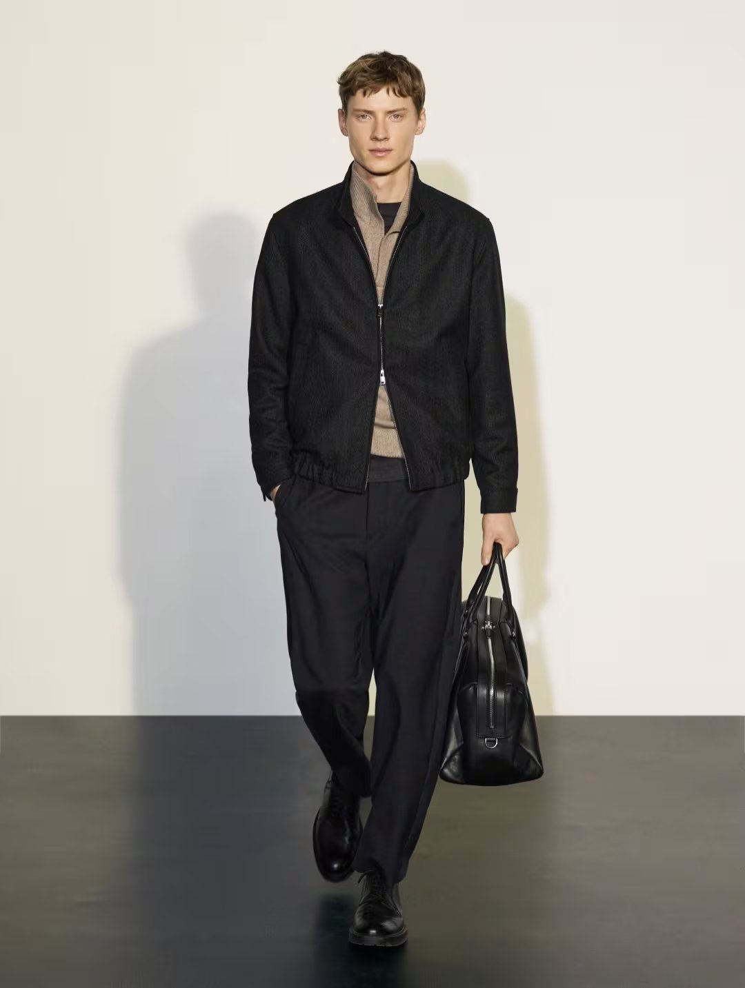 Armando Lasauca comenzó vendiendo camisas puerta a puerta antes de abrir su primera tienda (@massimodutti)