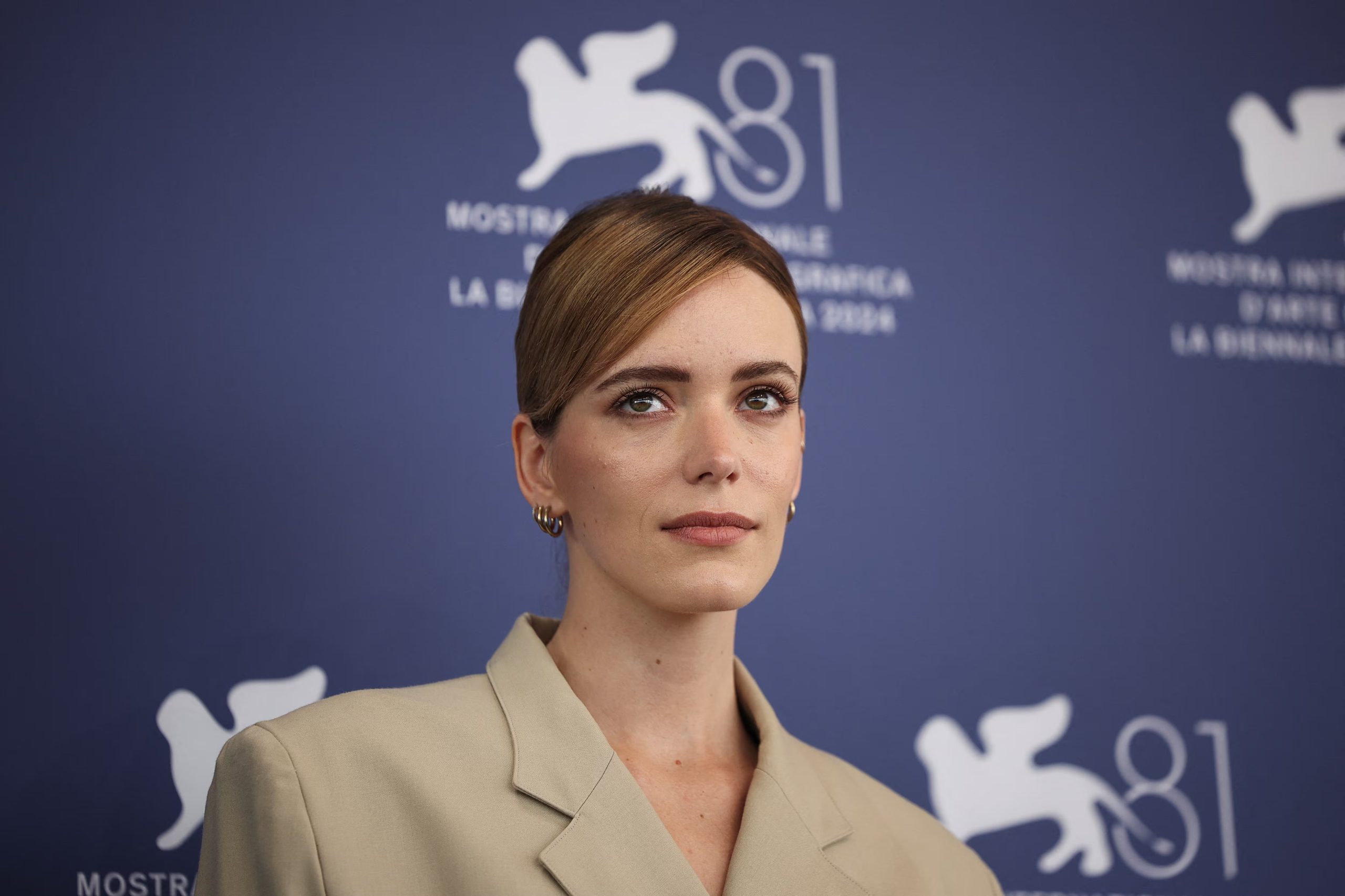 La actriz afronta nuevos desafíos con papeles en Sense and Sensibility y The Queen of Fashion, apostando por la diversidad de géneros y personajes (REUTERS/Louisa Gouliamaki)