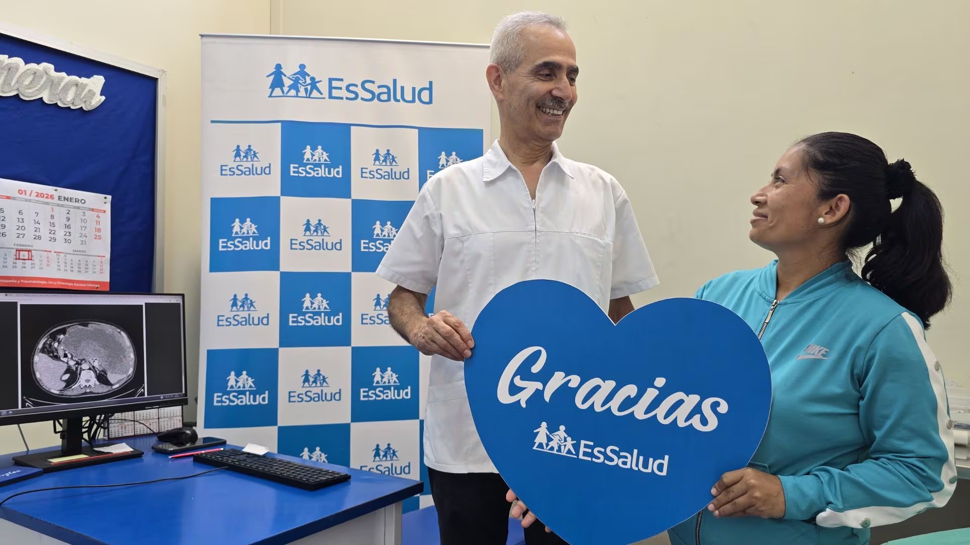 Mayra Céspedes Zapata, docente de inicial y madre de tres hijos, enfrentó una cirugía de alta complejidad en el Hospital Nacional Alberto Sabogal Sologuren de EsSalud tras ser diagnosticada con un tumor gástrico de gran tamaño - Créditos: Essalud.
