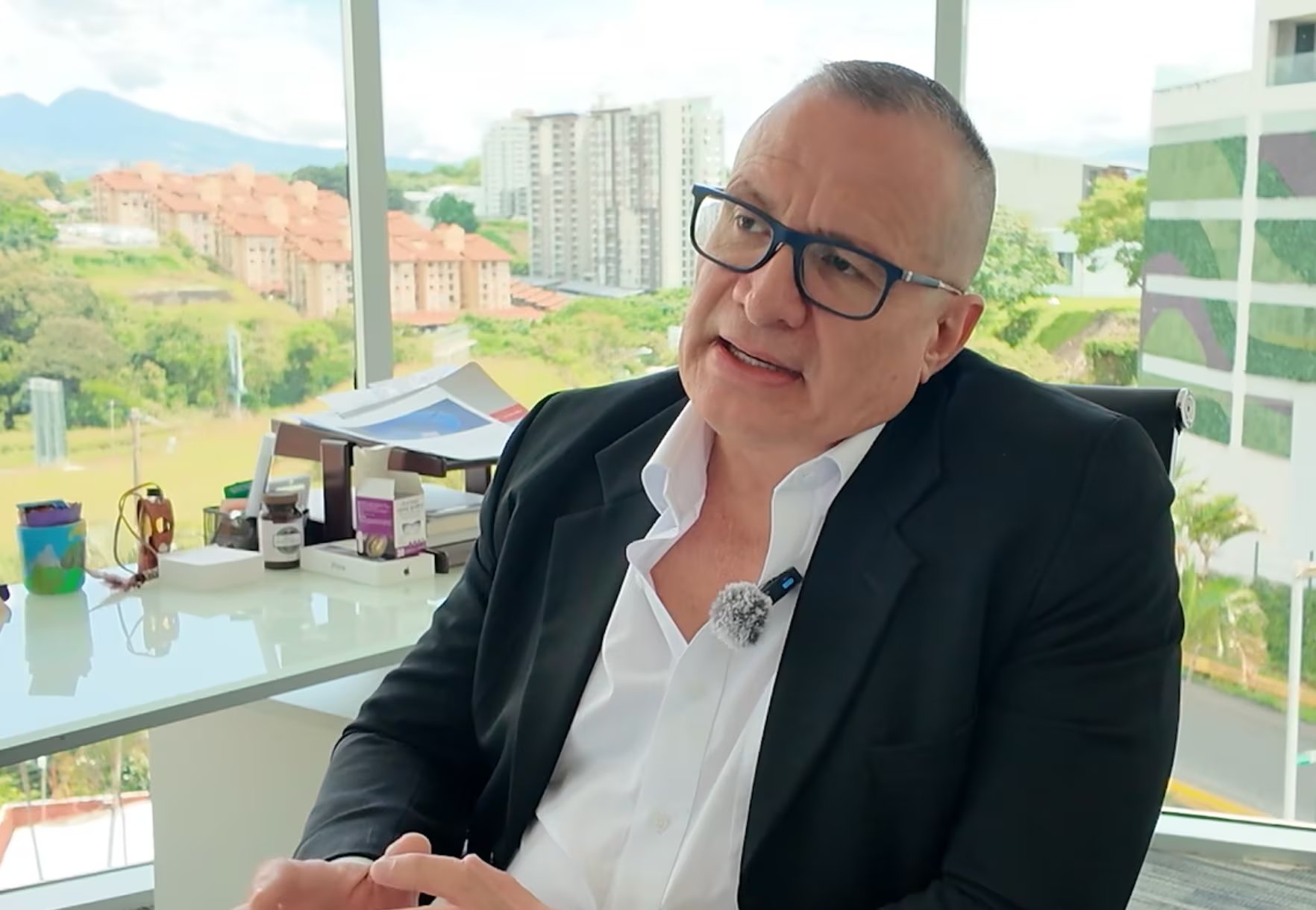 El neurocirujano que lideró el procedimiento explica que detrás de la complejidad técnica siempre hay una historia humana que lo impulsa a innovar. Fuente: Cortesía