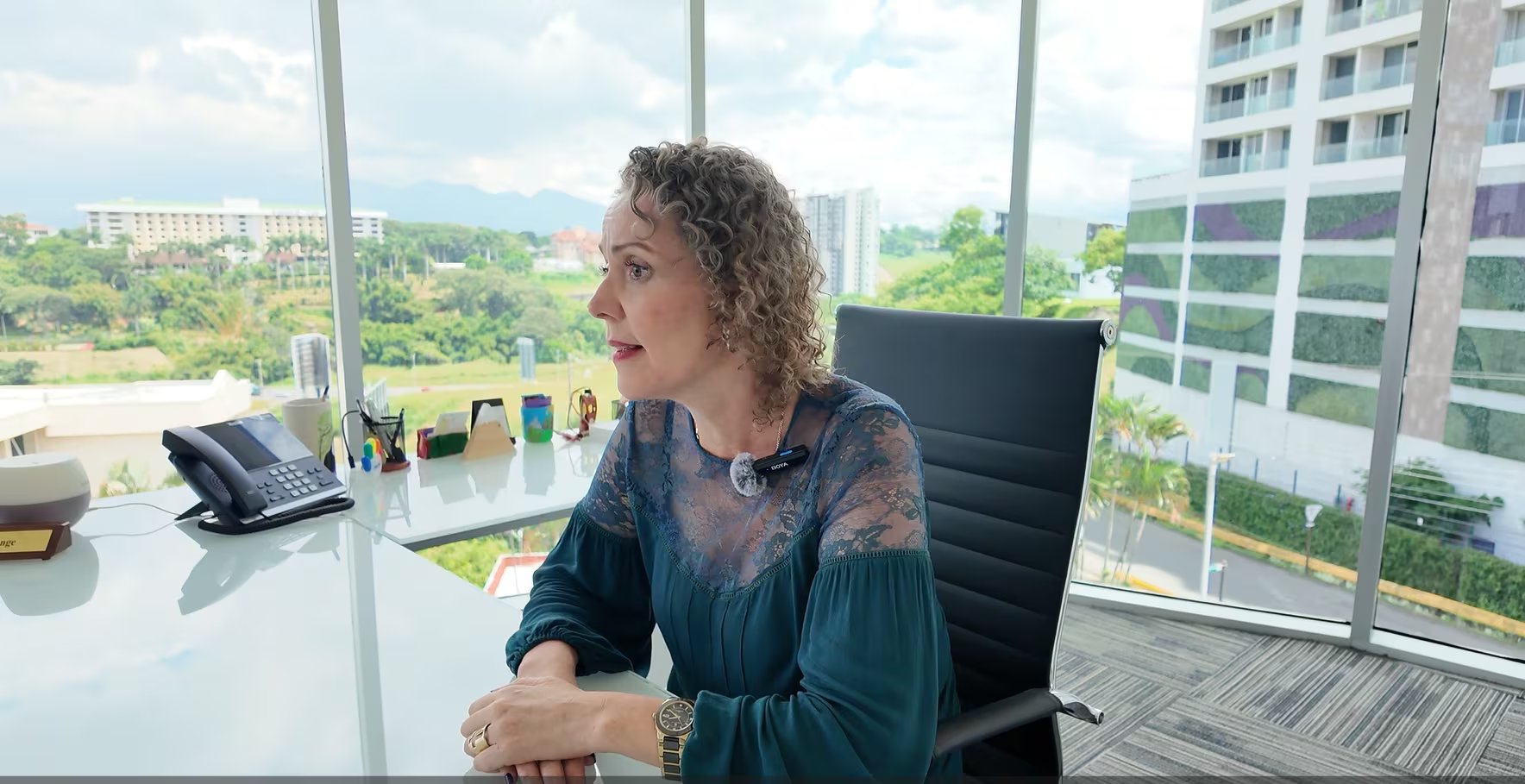 La historia de Laureen y el trabajo del equipo encabezado por el neurocirujano simbolizan un hito para la medicina costarricense y una nueva oportunidad de vida para la paciente. Fuente: Cortesía Laureen Bonilla