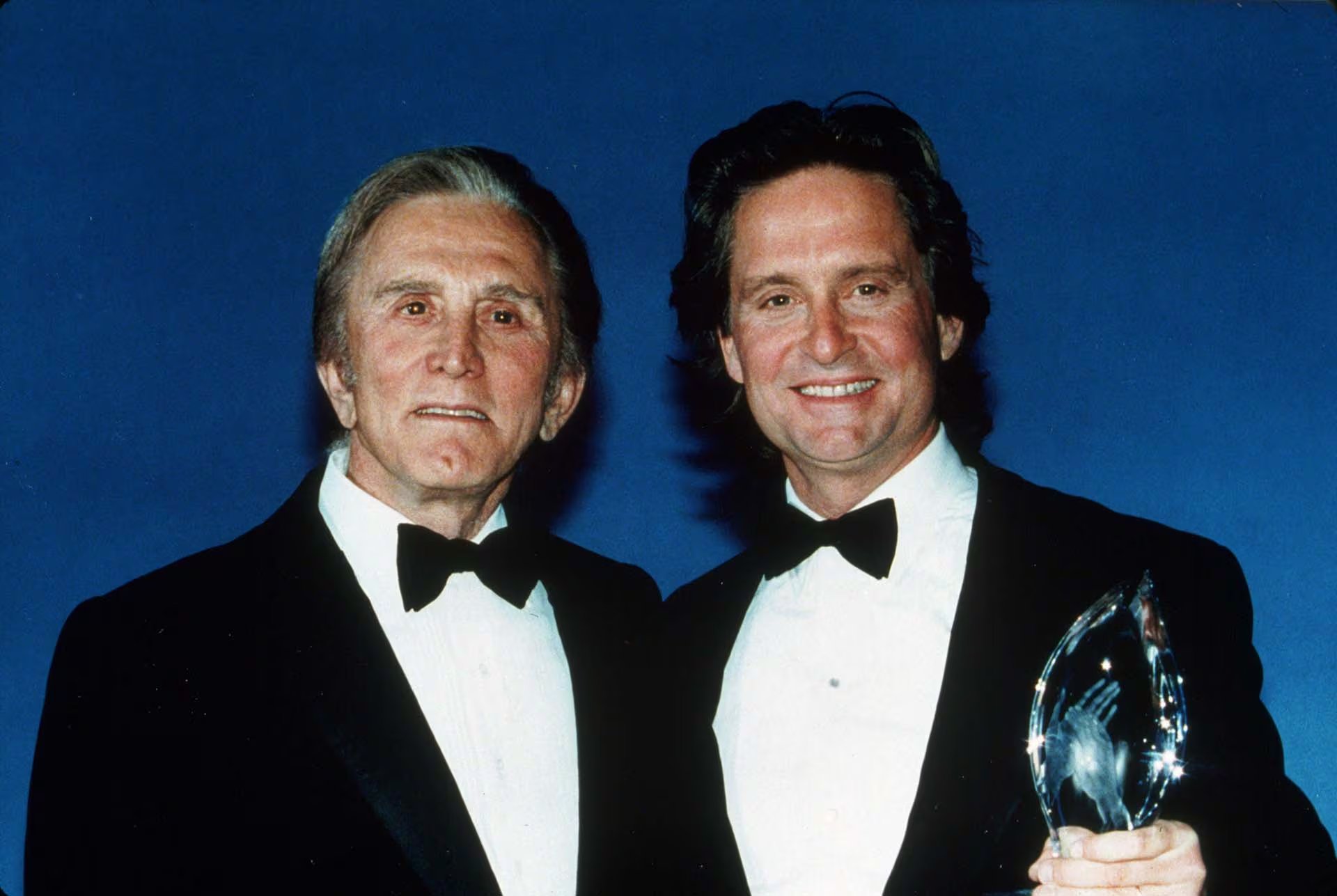 El actor se declaró honrado y abrumado al ser elegido para interpretar a Gordon Gekko, personaje que lo llevó a ganar el Oscar en 1987 (Snap/Shutterstock)