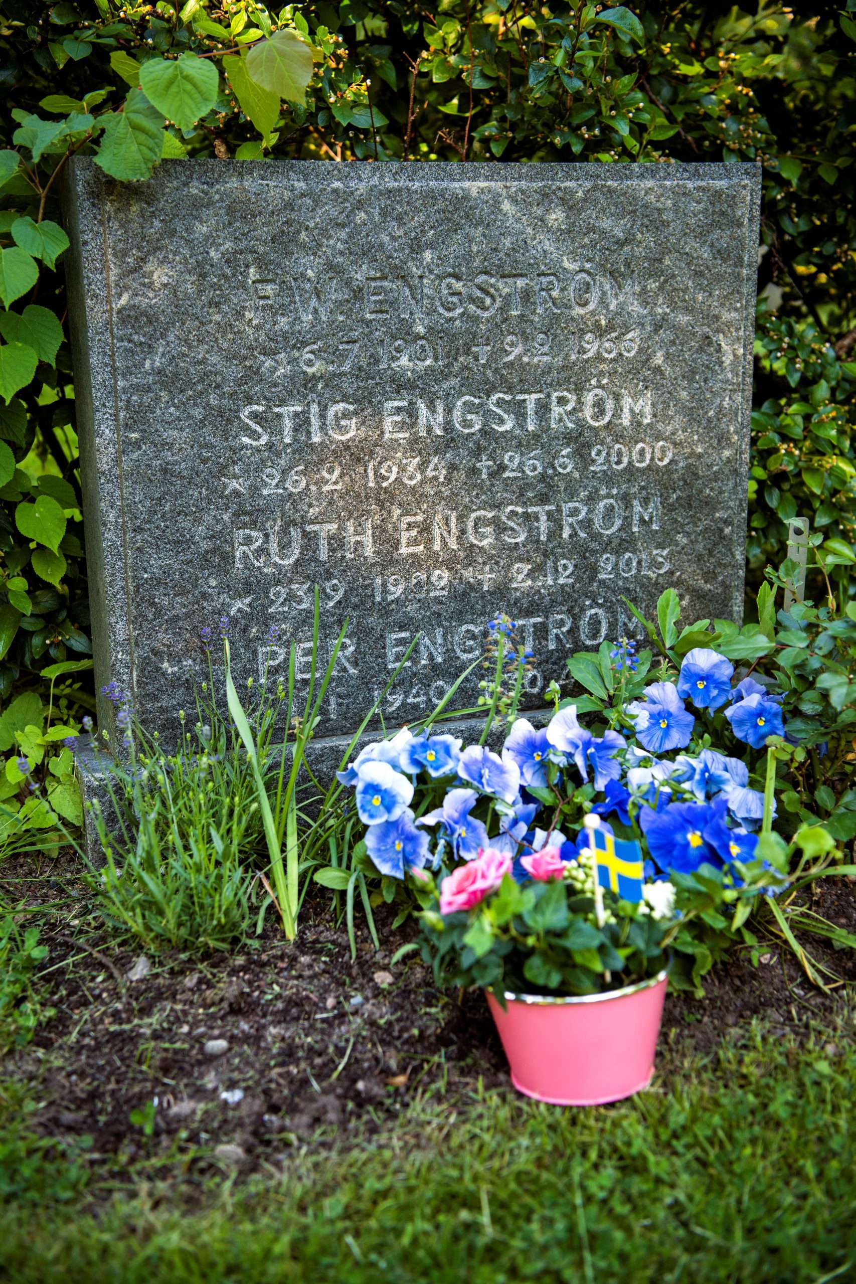 La tumba de Stig Engstrom, quien murió en 2000 y que fue señalado como el asesino de Olof Palme (REUTERS) 