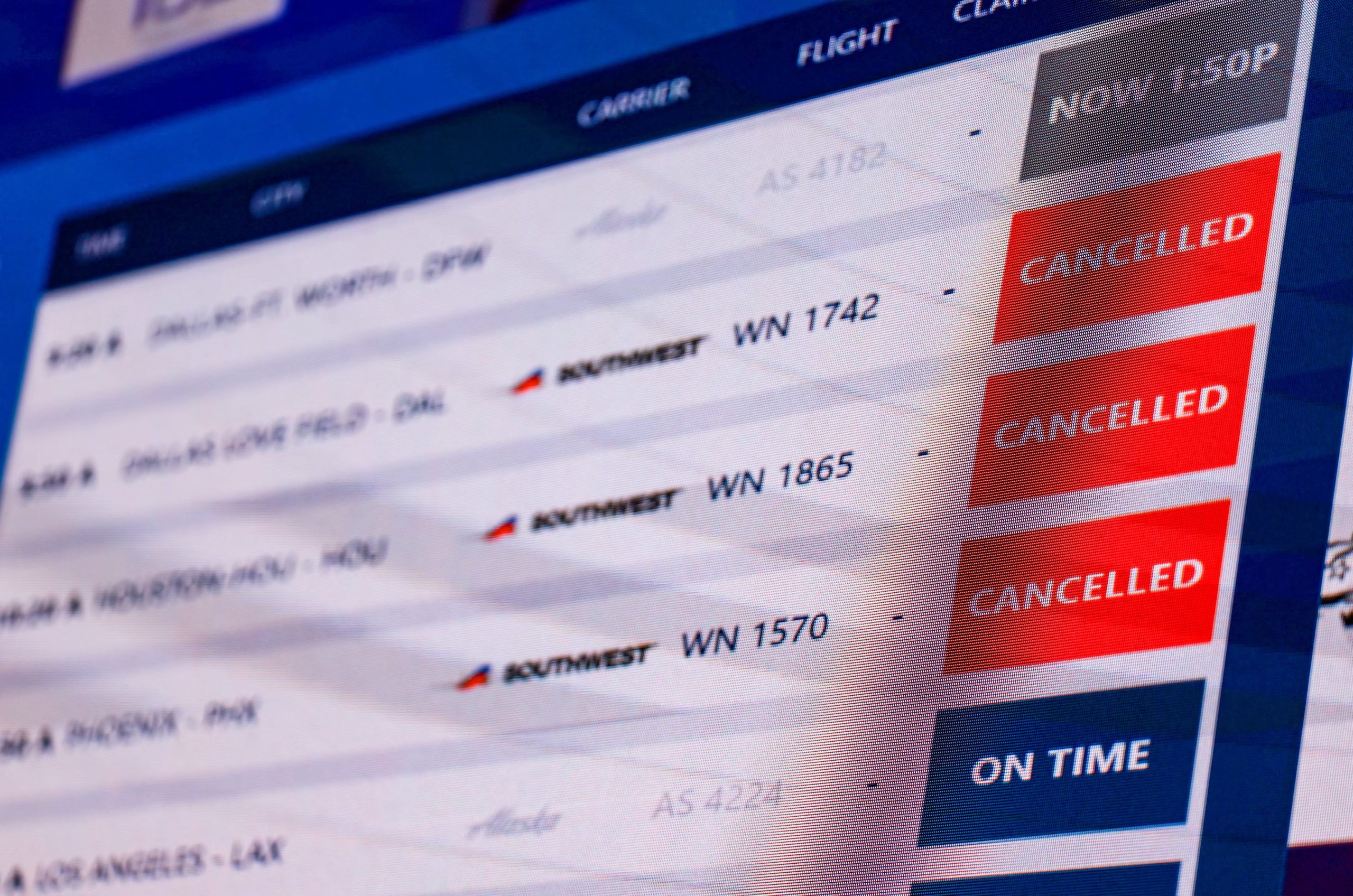 Las plataformas digitales como la web de la FAA y FlightAware permiten consultar en tiempo real el estado de los vuelos afectados por la ventisca (REUTERS/José Luis González)