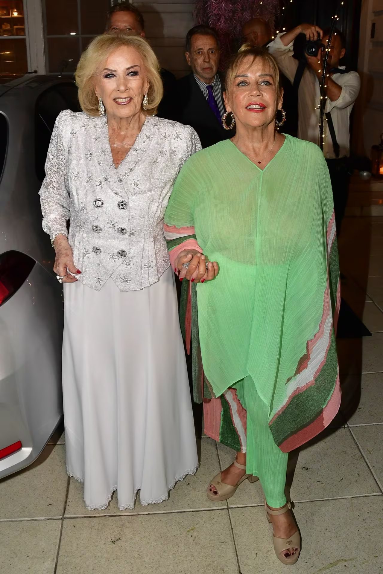 Mirtha Legrand fue recibida por su hija Marcela Tinayre en su casa de Barrio Parque, donde se llevó a cabo la fiesta 