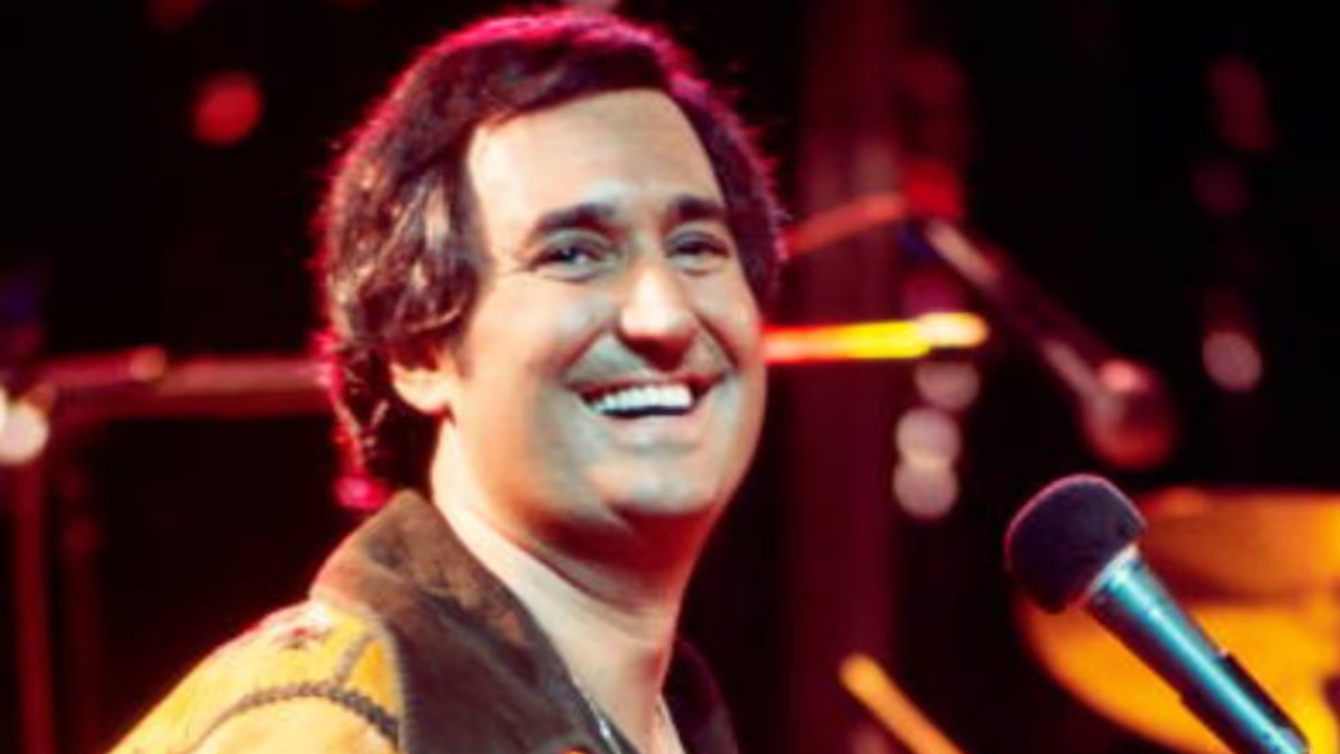 Neil Sedaka en 1975 (Créditos: @neilsedakamusic)