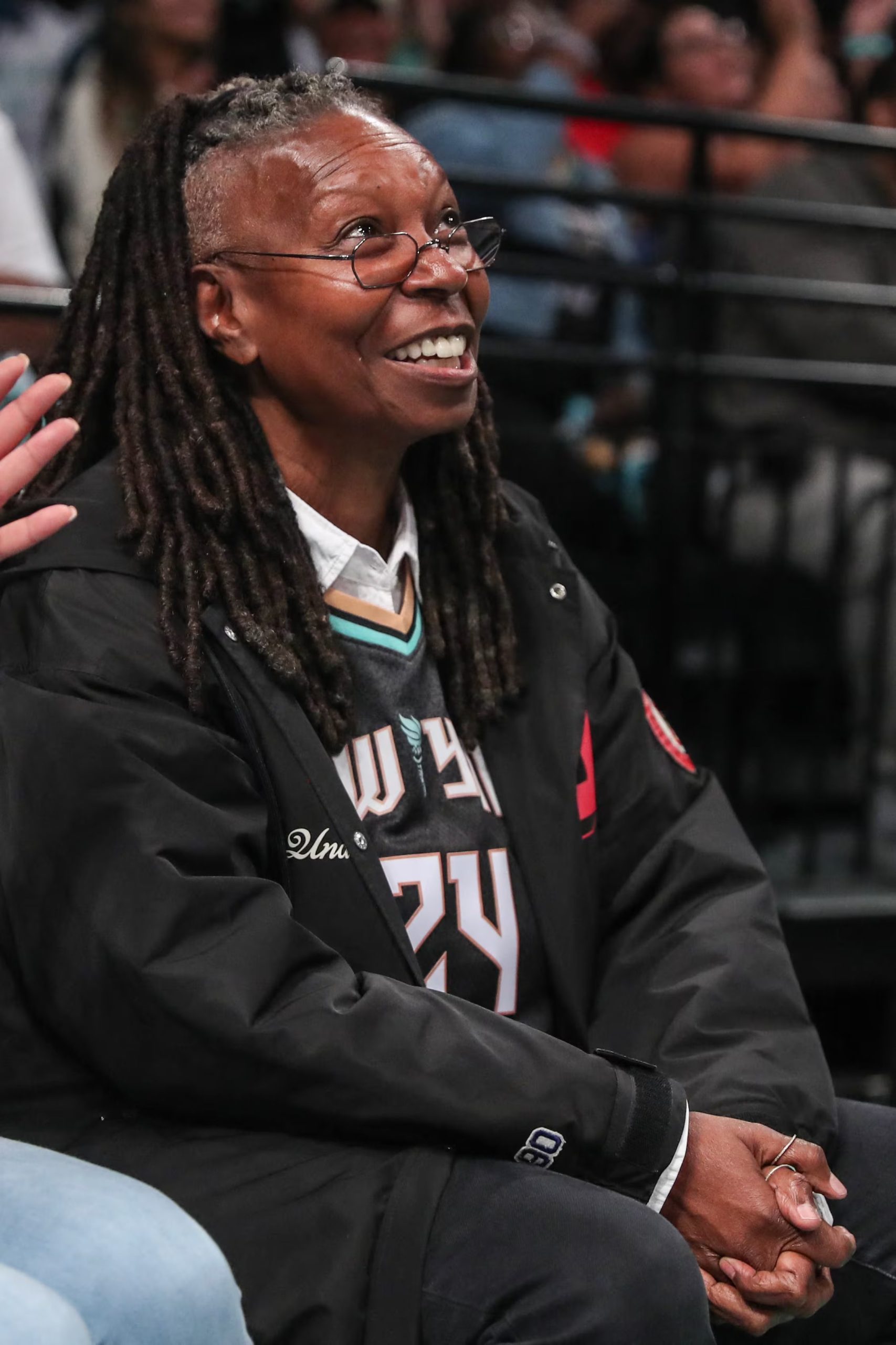 La actriz estadounidense Whoopi Goldberg elige consciente y definitivamente la soltería a los 70 años y asegura no sentir nostalgia por la vida en pareja (Wendell Cruz-Imagn Images/USA TODAY Sports via Reuters)