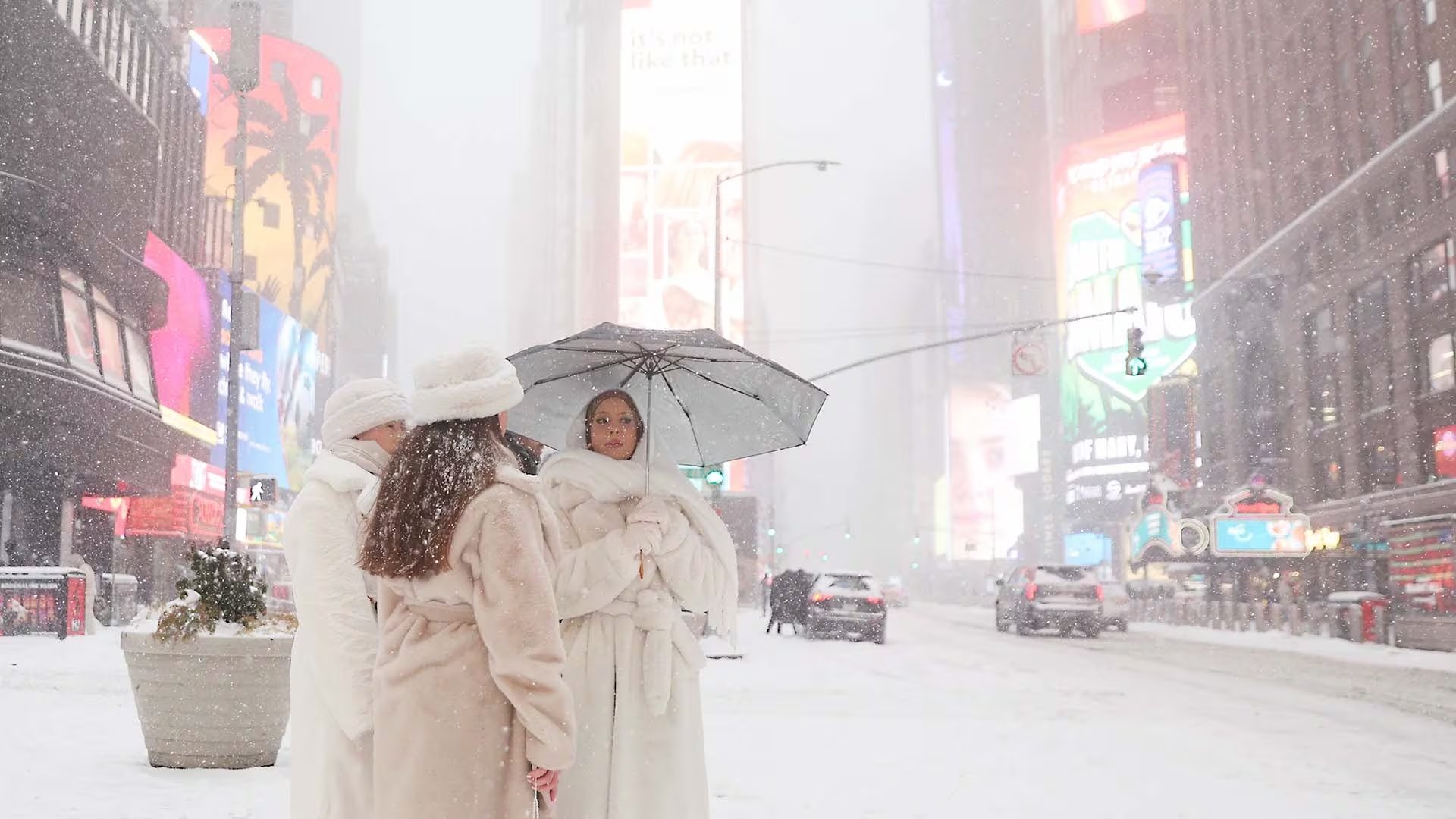Las temperaturas en Nueva York descienden hasta los -13 °C, con sensaciones térmicas inferiores a -20 °C por vientos árticos. (AP Photo/Heather Khalifa)