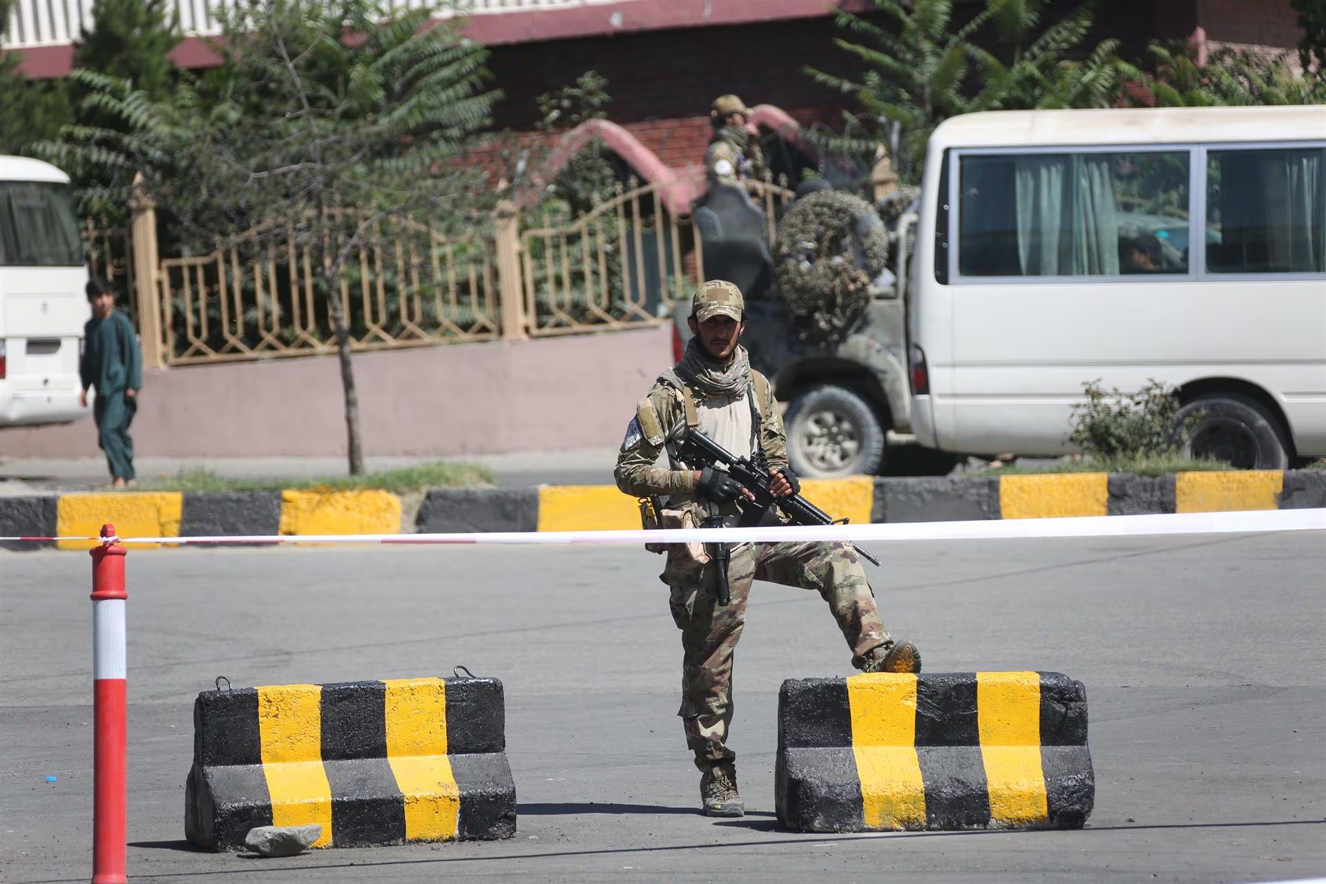 Afganistán ataca Pakistán en respuesta a las 
