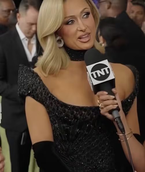 El impacto global de Karol G: de fiesta con Paris Hilton y brillando en los Grammy 2026 - crédito catptura de pantalla TNT