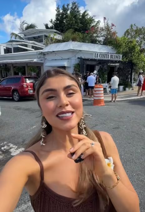 La creadora de contenido prefiere un maquillaje natural debido a las condiciones del programa y realiza todo el proceso ella misma.- crédito @pautips/TikTok