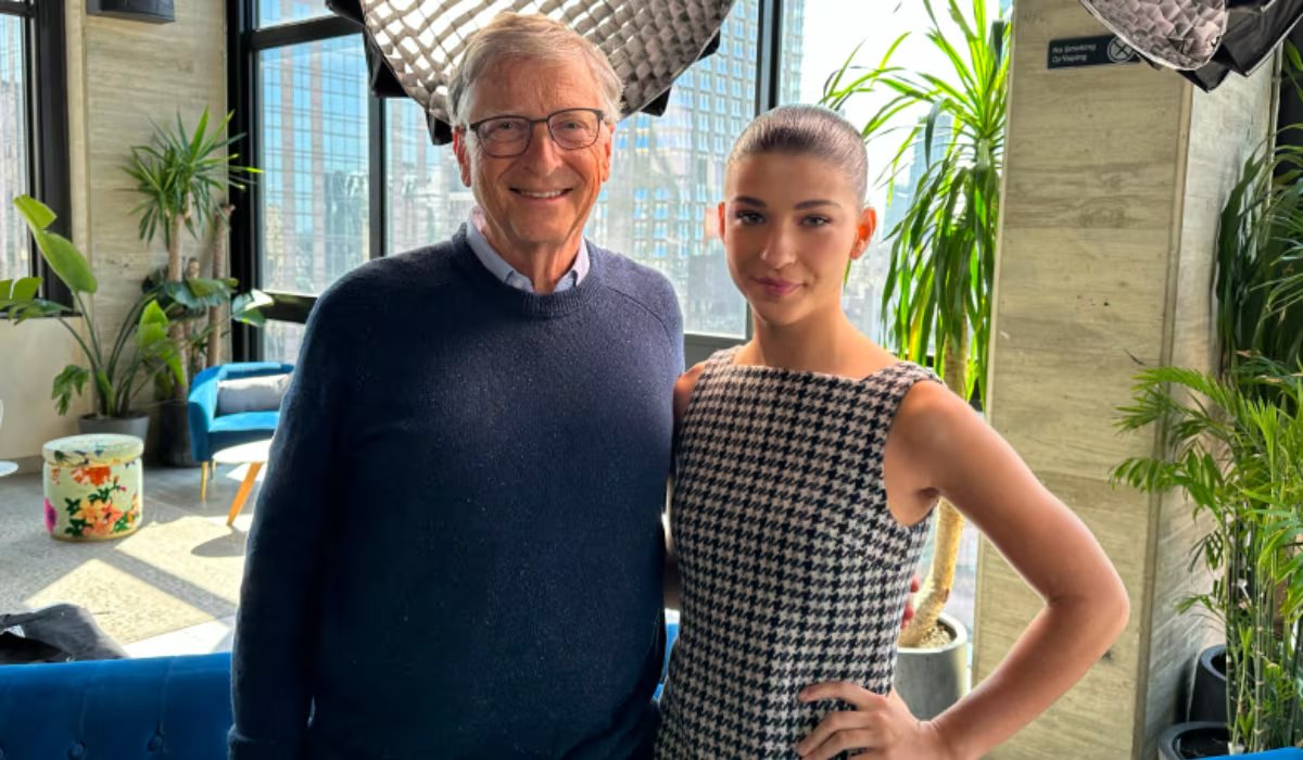 La presencia de Phoebe Gates junto a su padre marca el inicio de una nueva etapa mediática