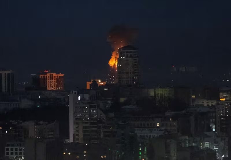 La ofensiva rusa se produjo tras una tregua temporal acordada la semana anterior, que el Kremlin retiró de modo limitado (REUTERS/Gleb Garanich)