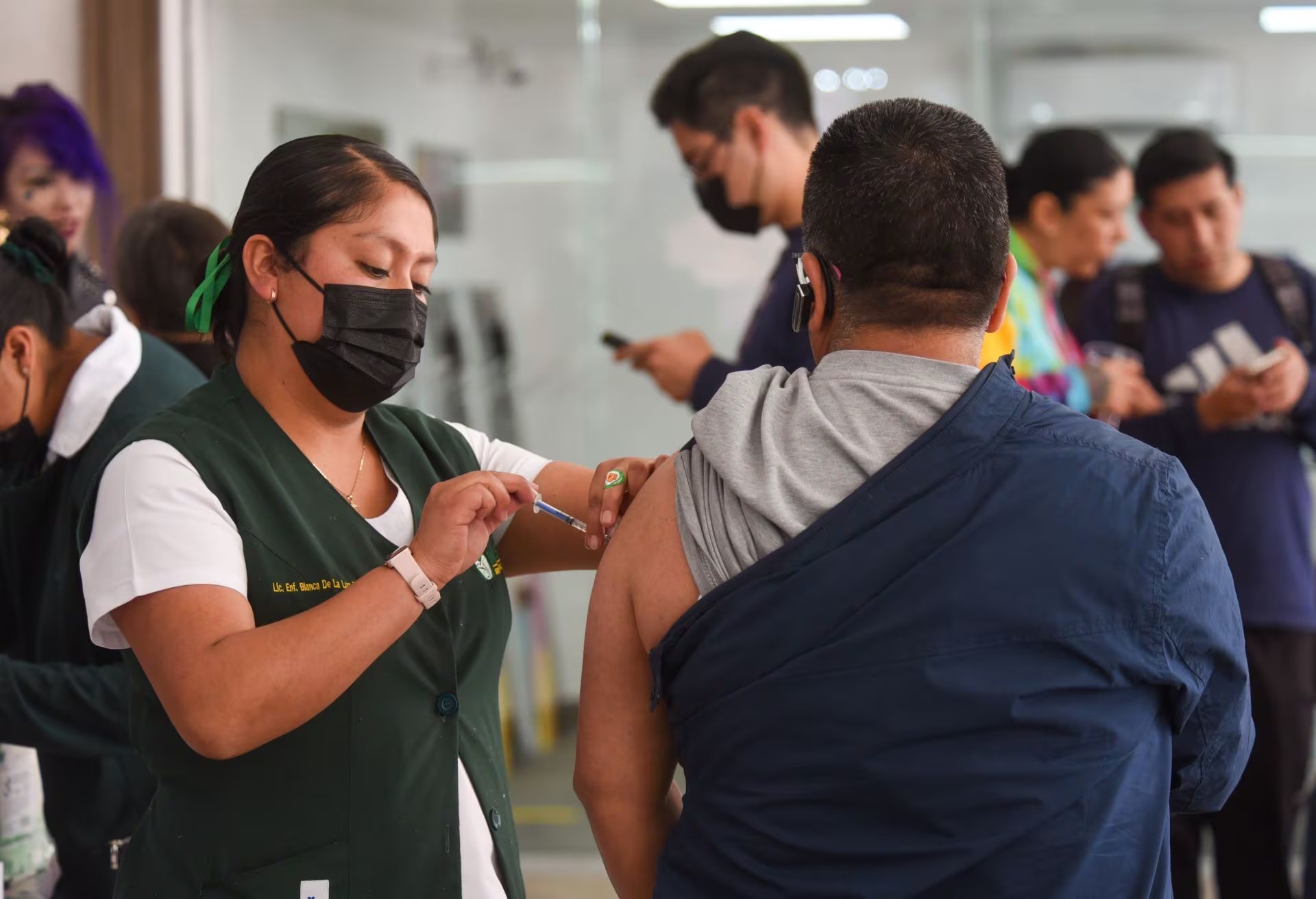 La Secretaría de Salud en México aclara que los antibióticos no impiden recibir la vacuna contra el sarampión, salvo en casos de enfermedad grave o fiebre. (FOTO: CRISANTA ESPINOSA AGUILAR/CUARTOSCURO.COM)