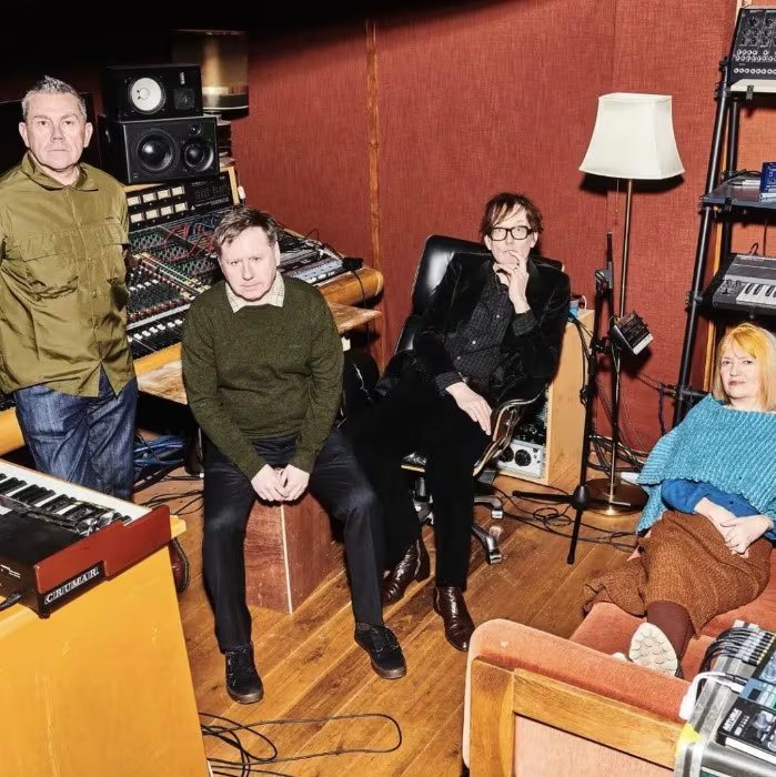 El regreso de Pulp a México con el álbum More marca su primera presentación en 24 años en el Palacio de los Deportes